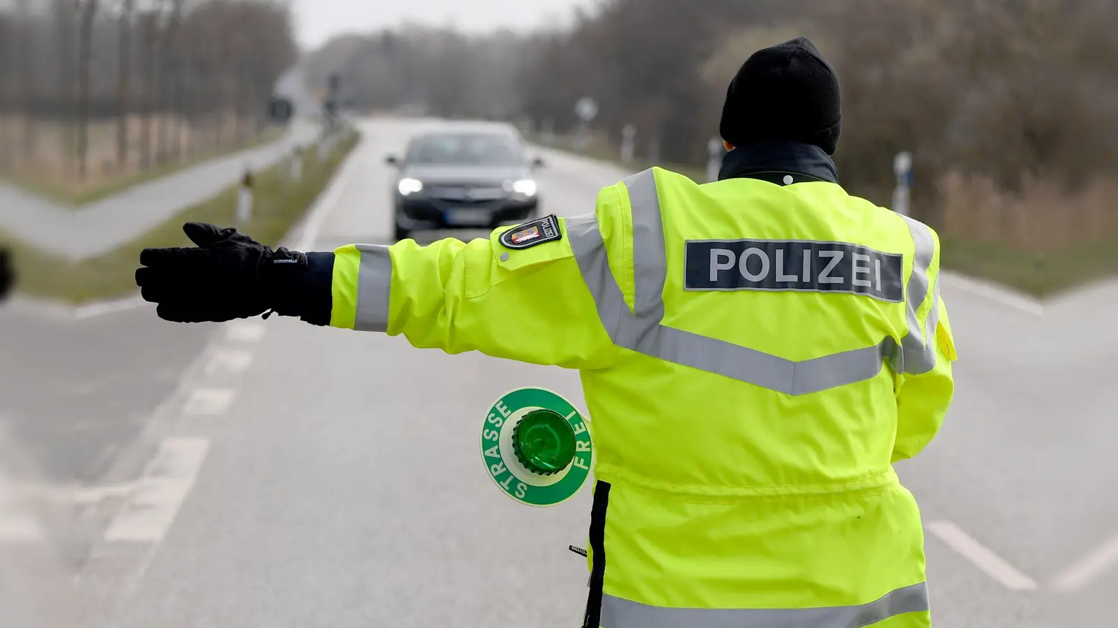 Bei einer Polizeikontrolle fiel den Beamten der Polizei Neustadt ein Fahrer auf, der wohl versuchte ihnen zu entgehen. (Symbolbild: Carsten Rehder)