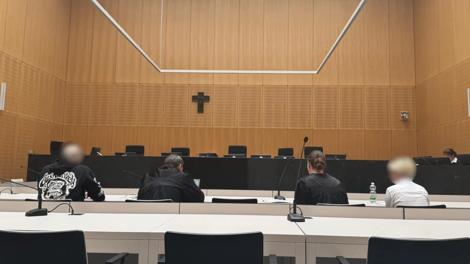 Vor dem Landgericht Weiden musste sich ein Ex-Paar aus Tirschenreuth wegen bewaffneten Drogenhandels verantworten. (Bild: Stefanie Tretter)