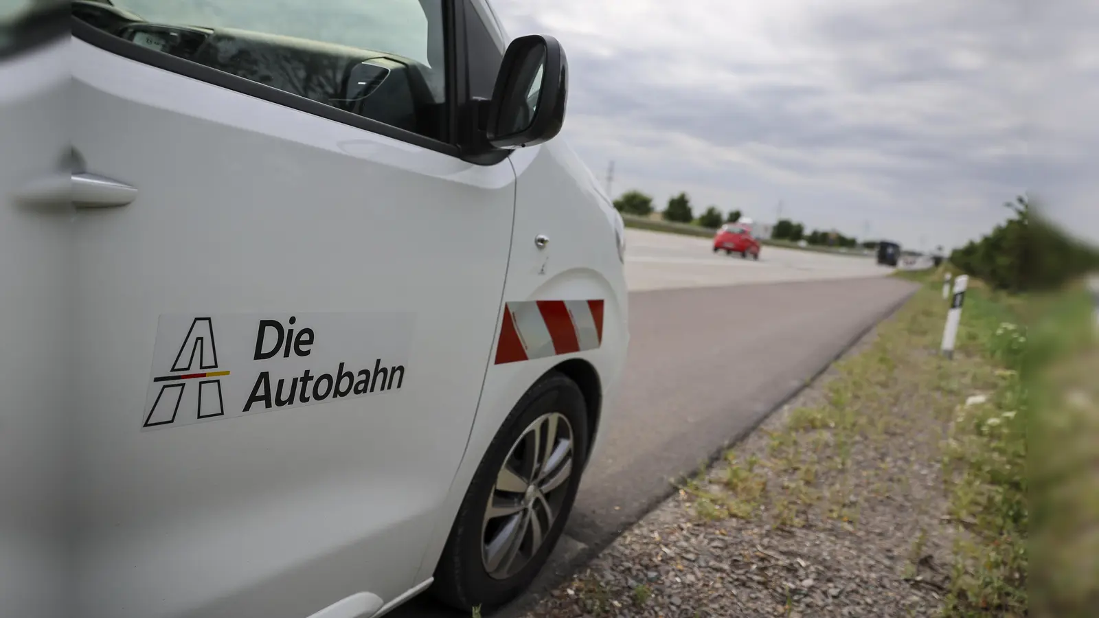 Auf der A 93 bei Neustadt/WN kommt es ab Montag voraussichtlich zu Verkehrsbehinderungen - wegen einer Baustelle. (Symbolbild: Jan Woitas/dpa)