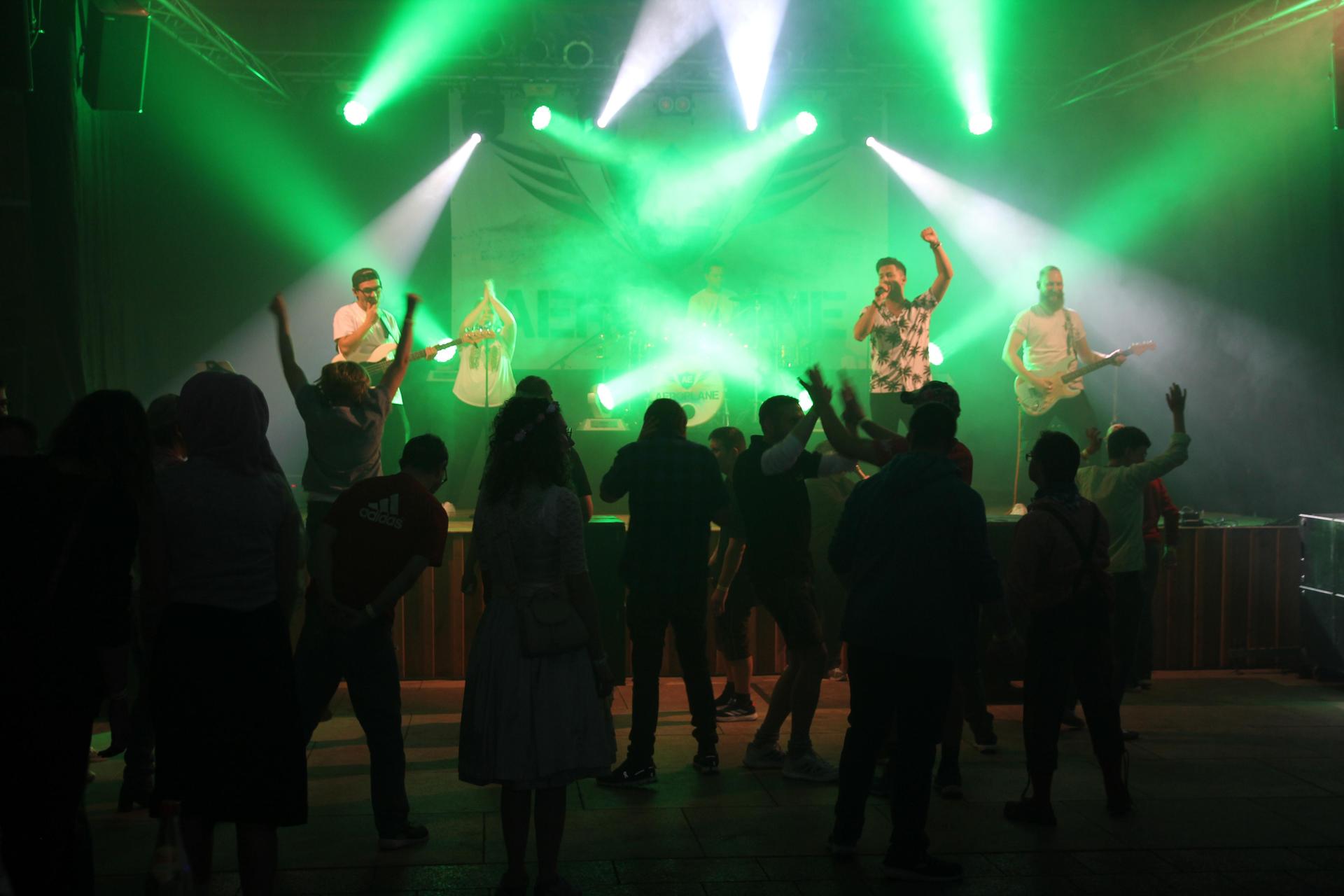 Die Band „Aeroplane” eröffnete am Freitag den Wurzer O'Schnitt. (Bild: Lea Stecher)