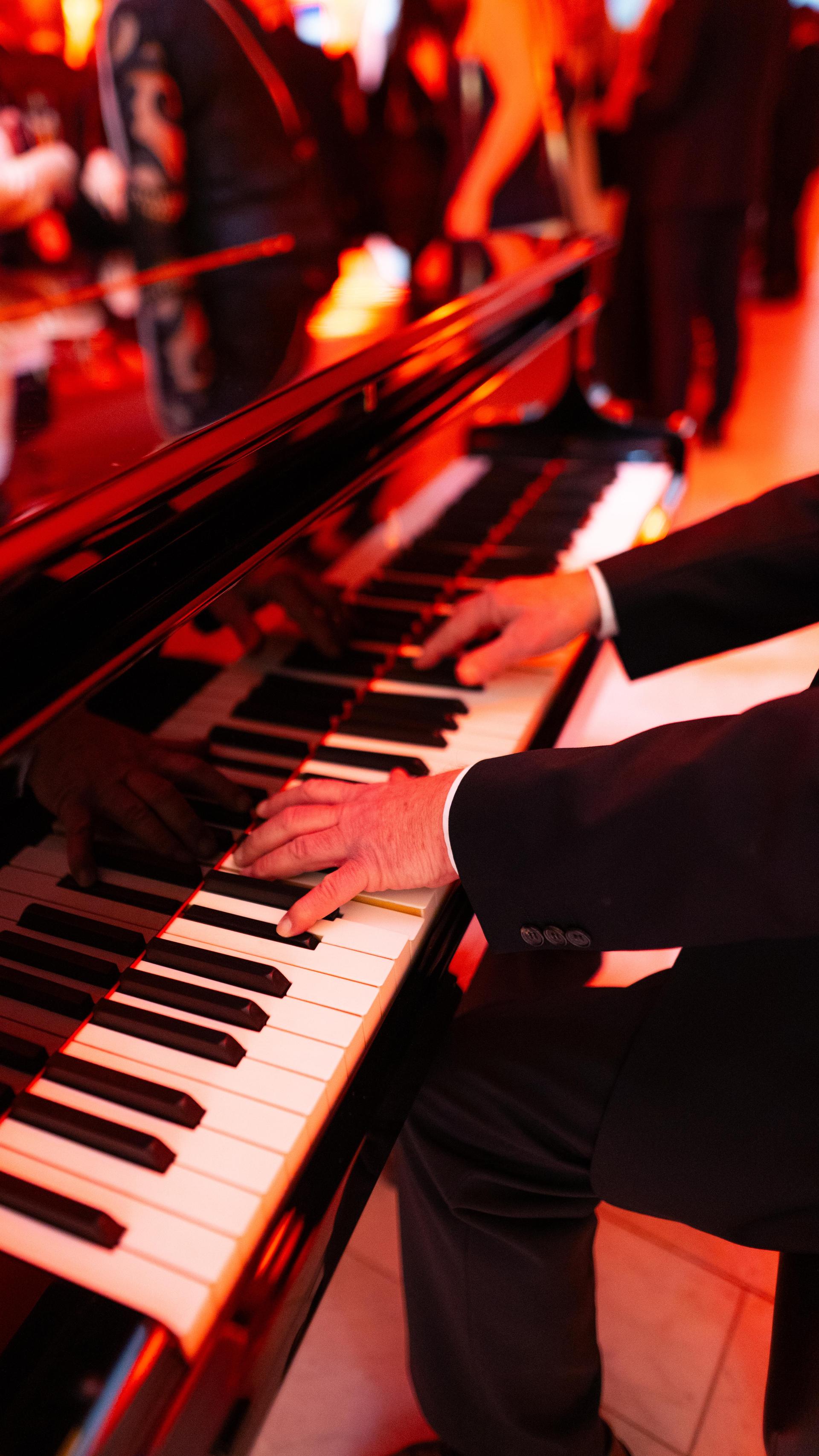 Am Samstag wurde es in der Weidener Max-Reger-Halle außergewöhnlich festlich. (Bild: Hannes Stock)