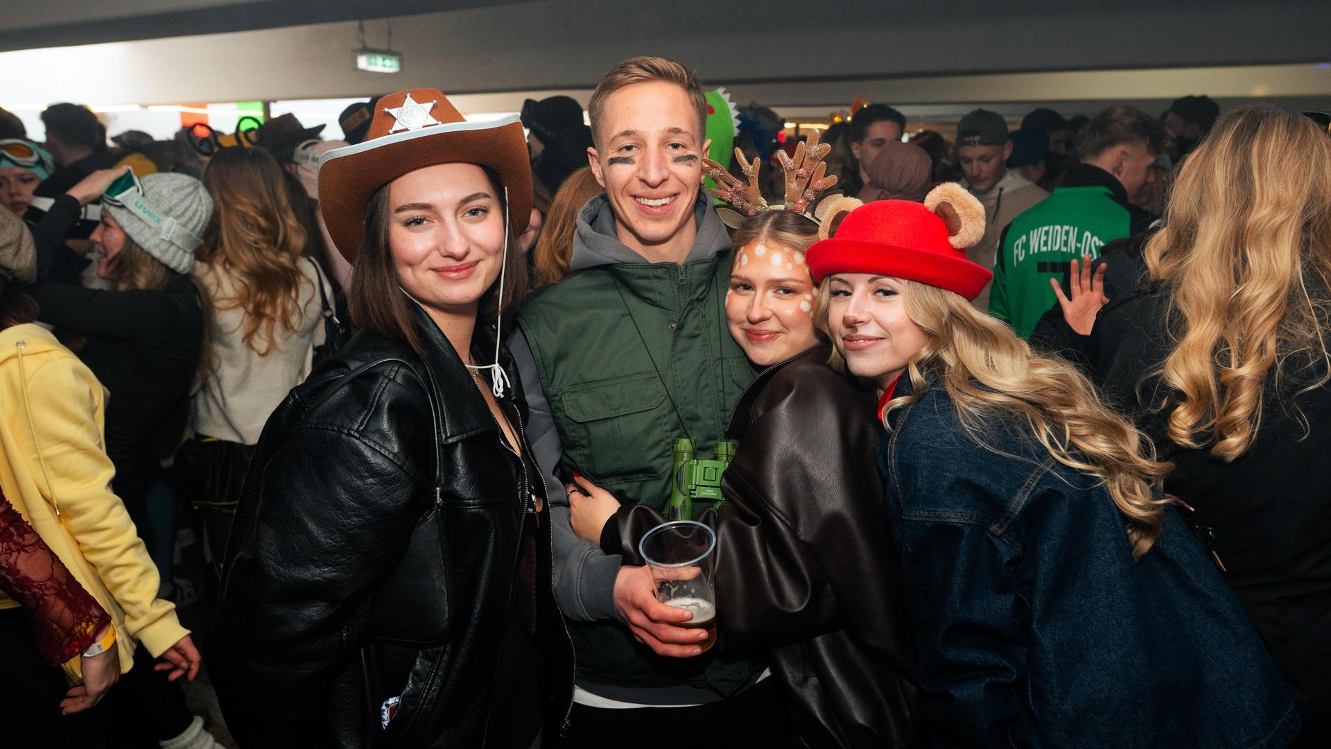 Erst Faschingszug, dann Afterparty in Neustadt. Wir haben die Bilder.  (Bild: Hannes Stock)