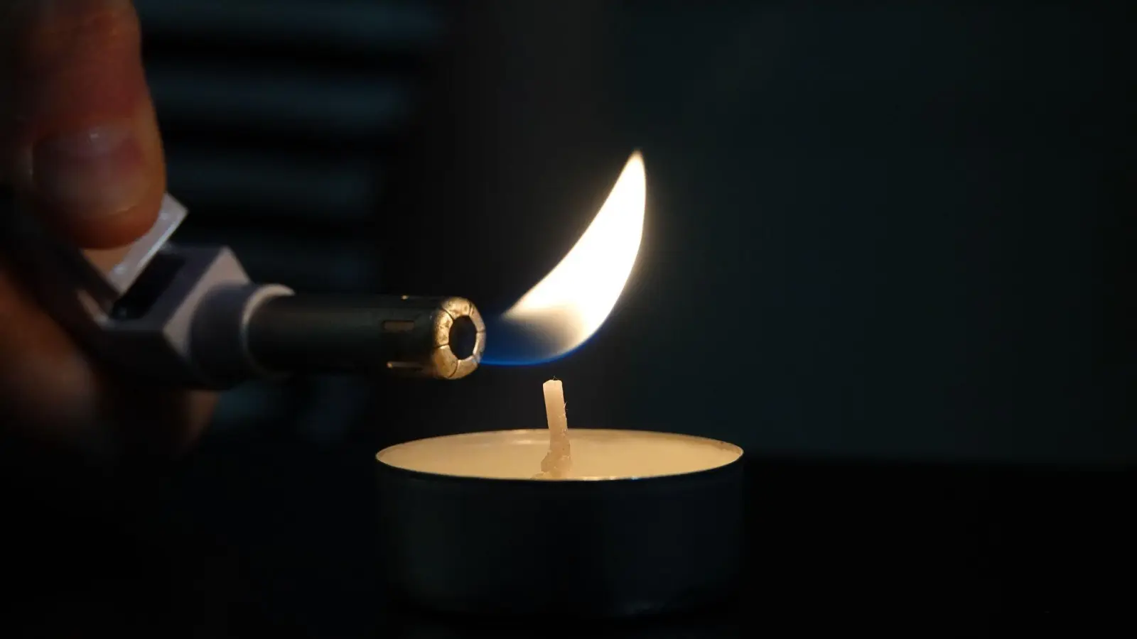 Der Stromausfall dauert für mehrere Stunden an. (Symbolbild: Jessica Lichetzki/Deutsche Presse-Agentur GmbH/dpa)