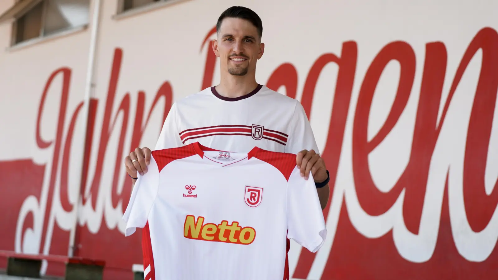 Sebastian Stolze trägt künftig wieder das Trikot des SSV Jahn Regensburg. (Bild: Gschlößl / SSV Jahn)
