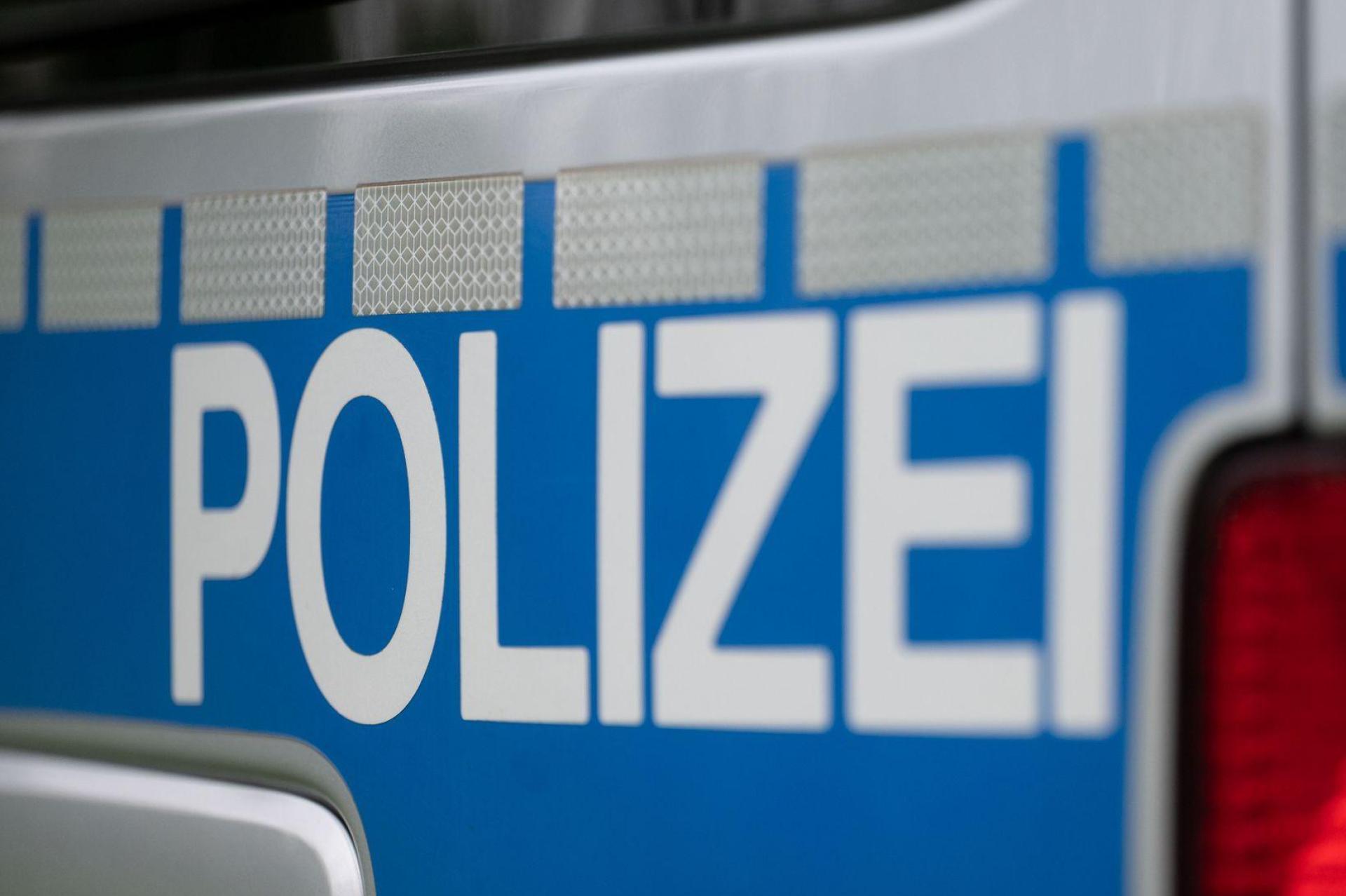 In Luhe-Wildenau werden an einem Pkw alle vier Reifen zerstochen. (Symbolbild: Marijan Murat/dpa)