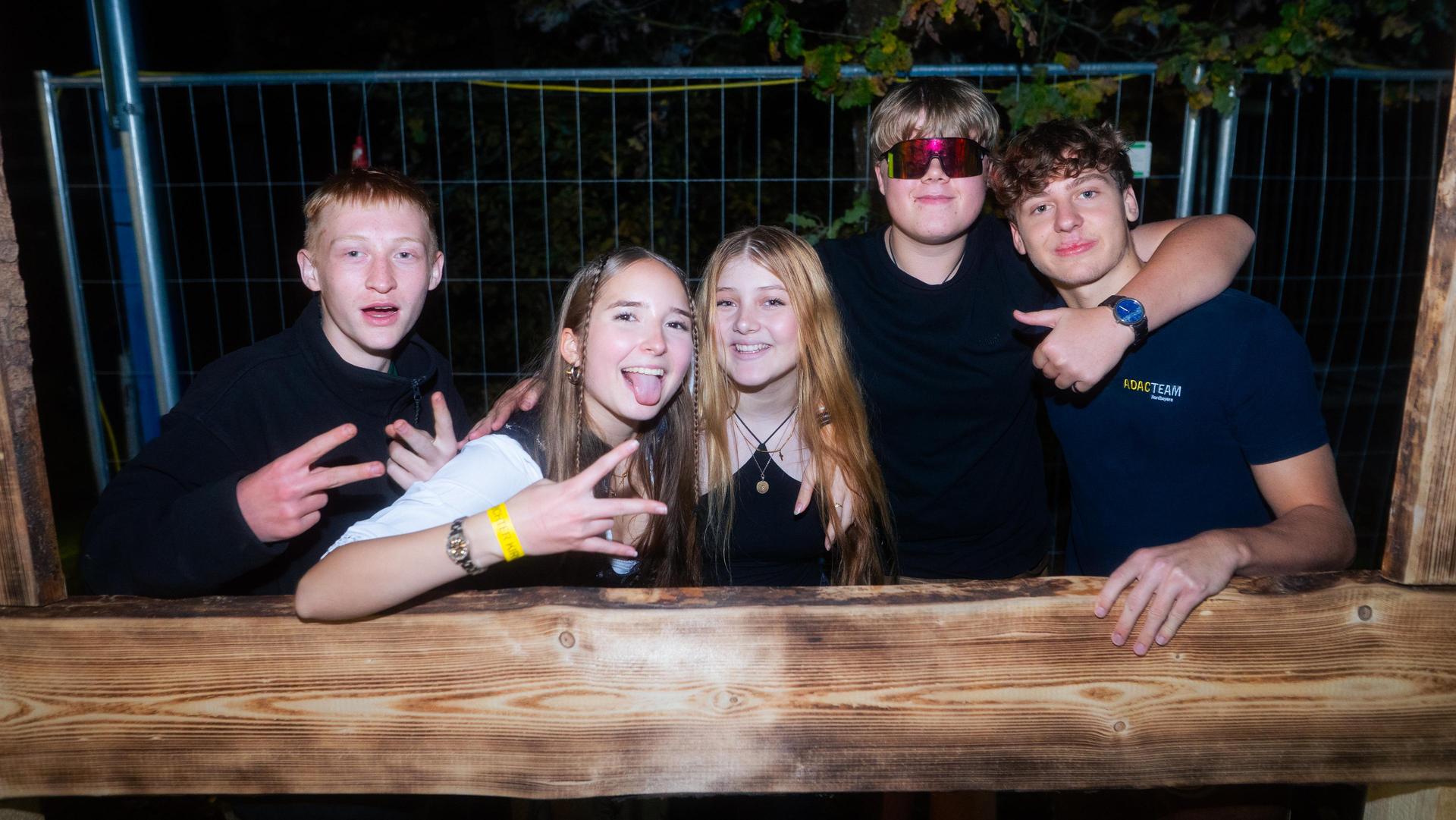 Beim Kirwa-Special der Etzenrichter Kirwa sorgte die Band „RUNDUMADUM” für Stimmung.  (Bild: Hannes Stock)