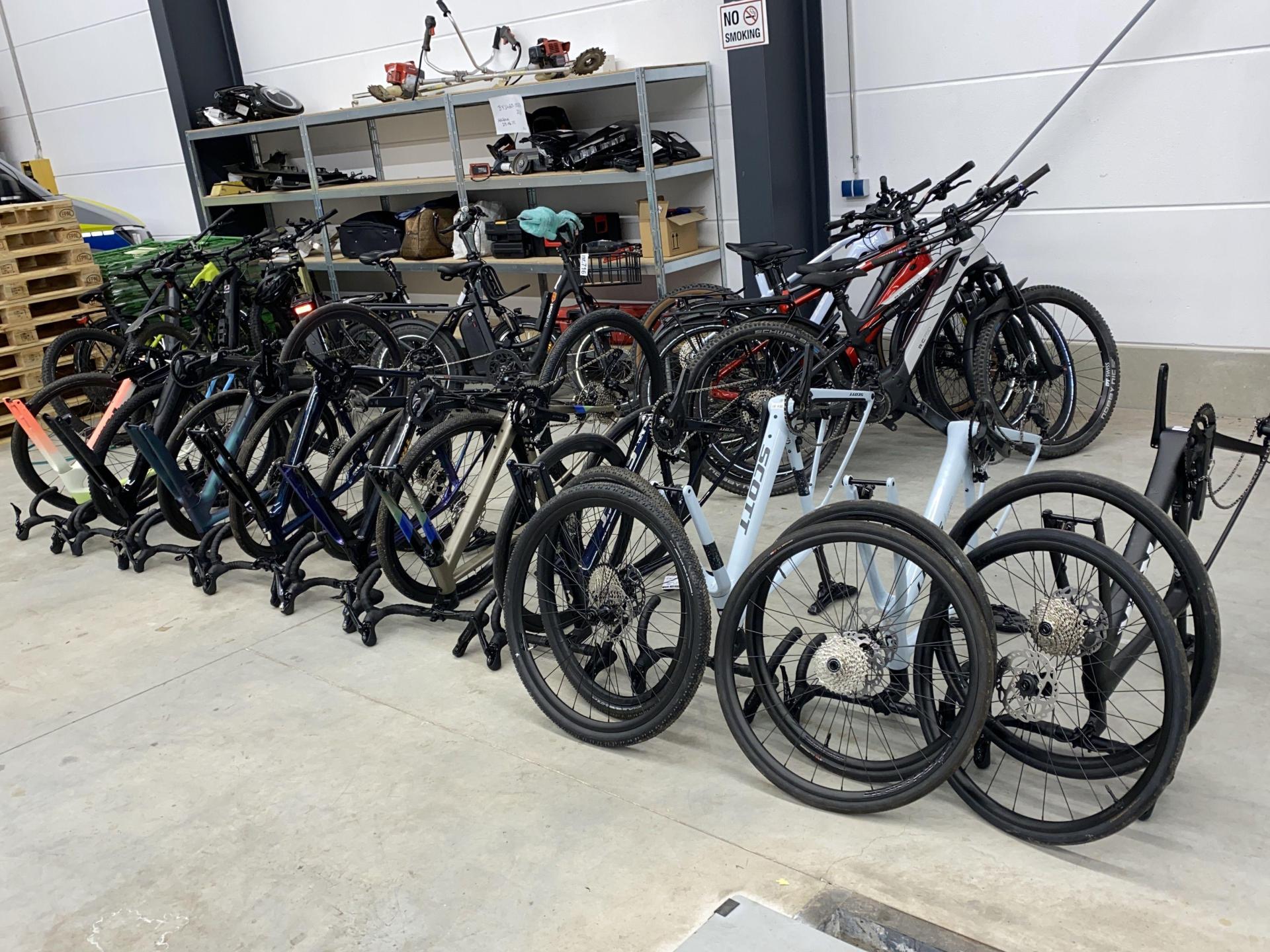 Sichergestellte Fahrräder aus einem Diebstahl in Frankreich. (Bild: GPI Waidhaus / Holzer)
