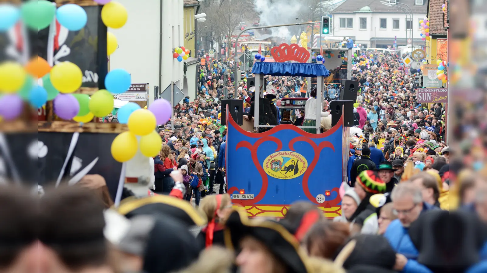 Droht dem Neustädter Narrenverein dieses Jahr ein Faschingswagen ohne Prinzenpaar? (Archivbild: Gabi Schönberger)