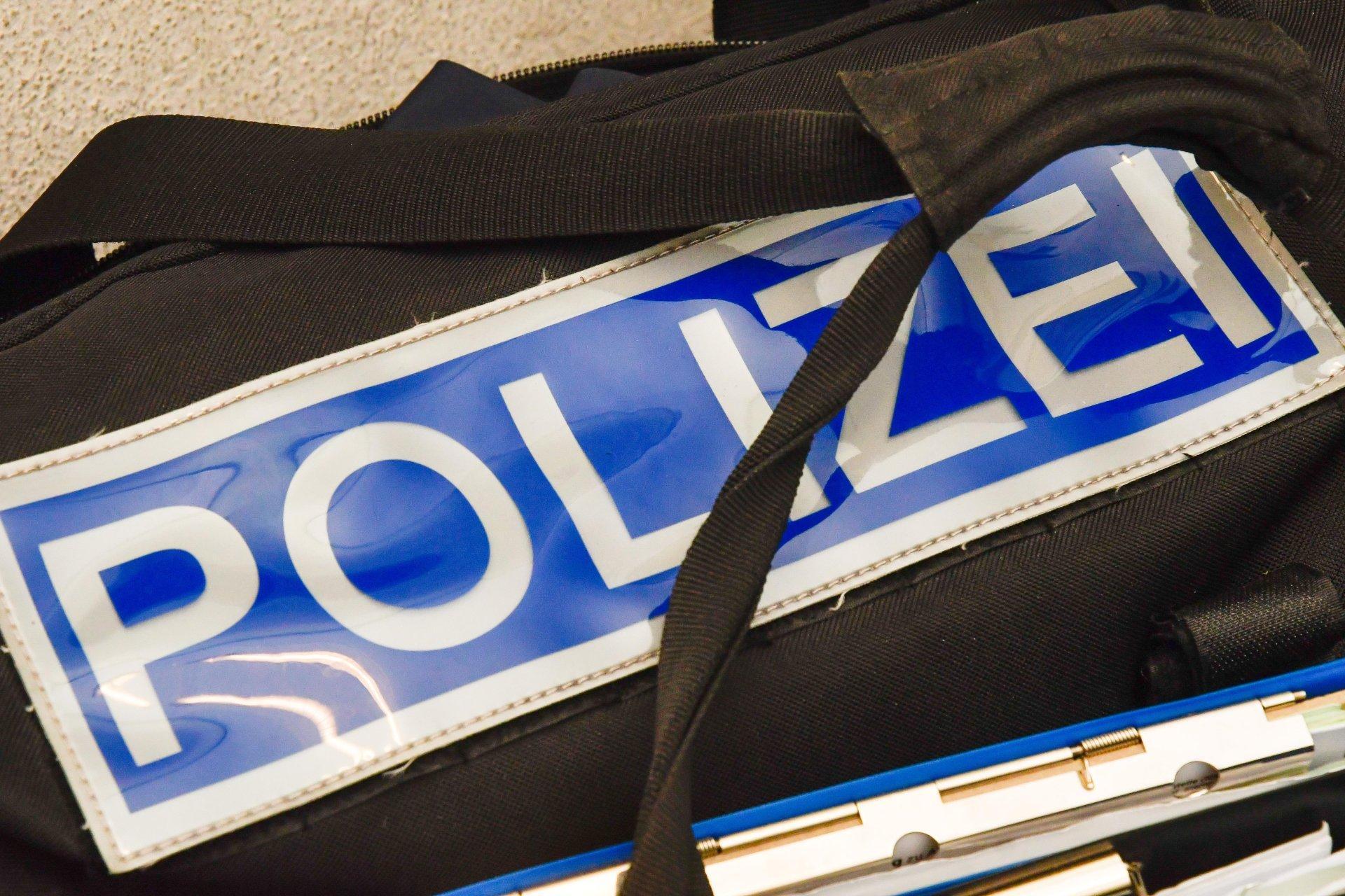 Die Polizei sucht den Täter, der aus einer Fischerhütte bei Kirchenthumbach Angelausrüstung gestohlen hat. (Symbolbild: Petra Hartl)