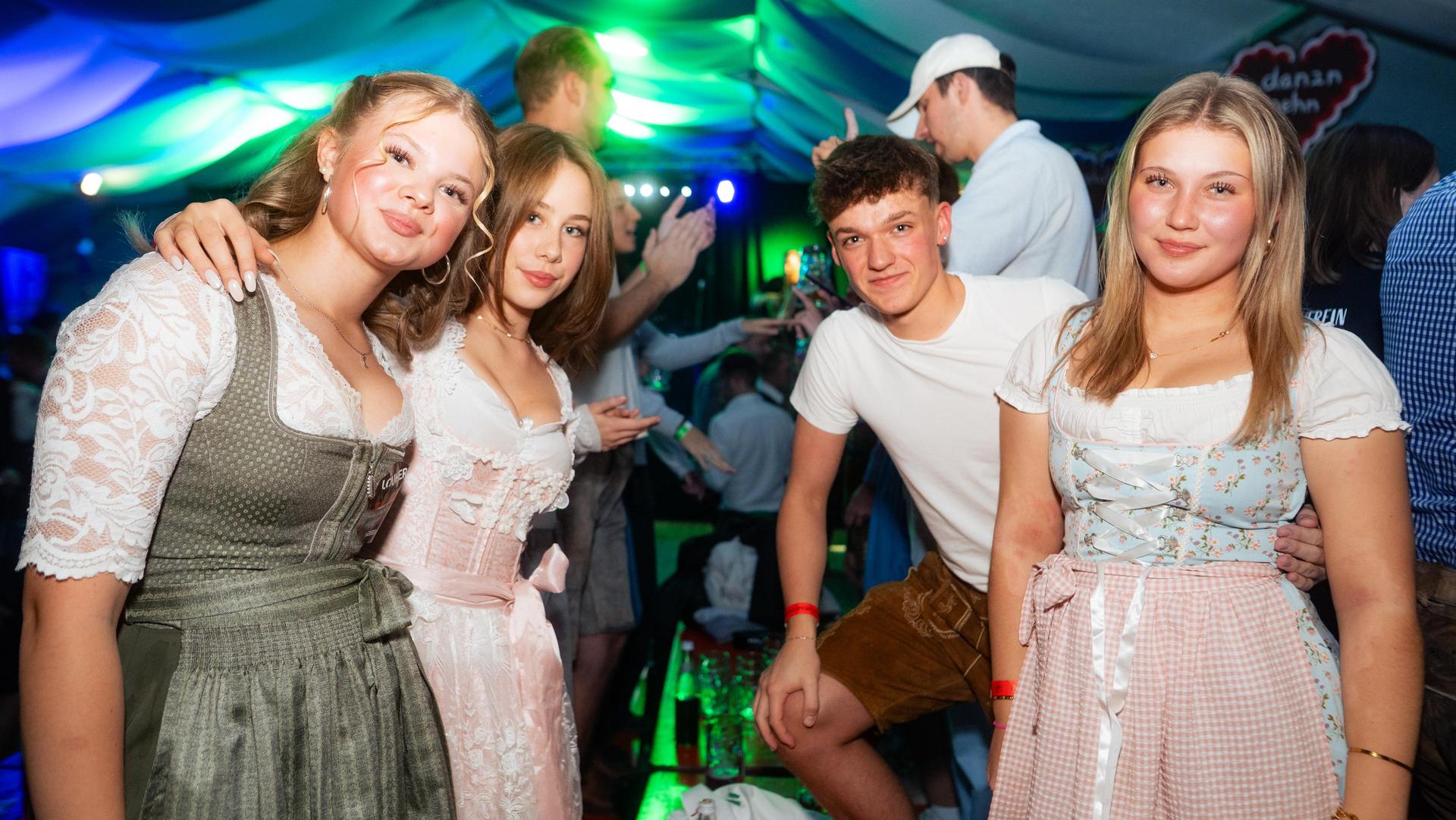 Alle Samstagsbilder der Kirwa in Weiherhammer. (Bild: Hannes Stock)