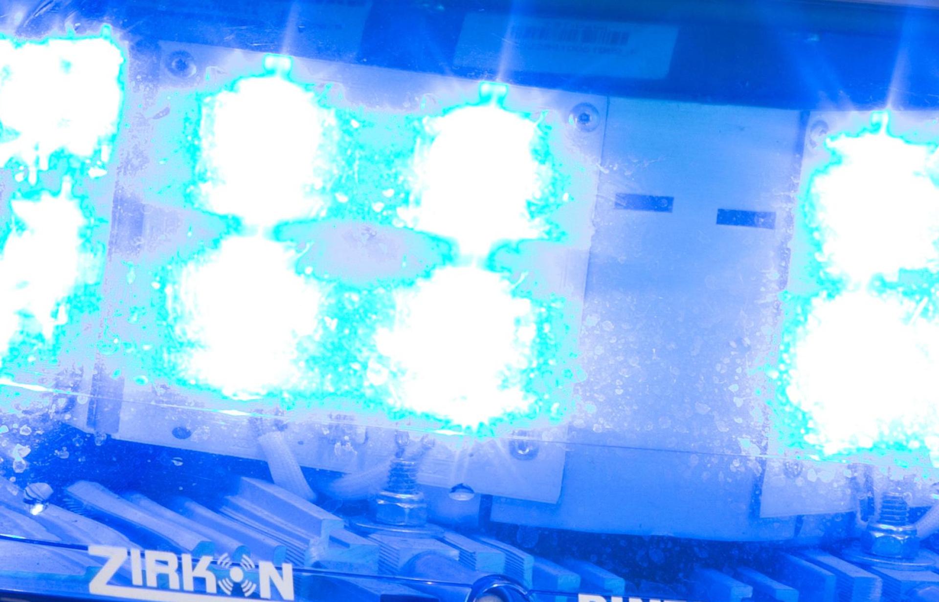 Es kam zu einem Unfall auf der A 6 zwischen Nabburg-West und Schmidgaden. (Symbolbild: Friso Gentsch/dpa)