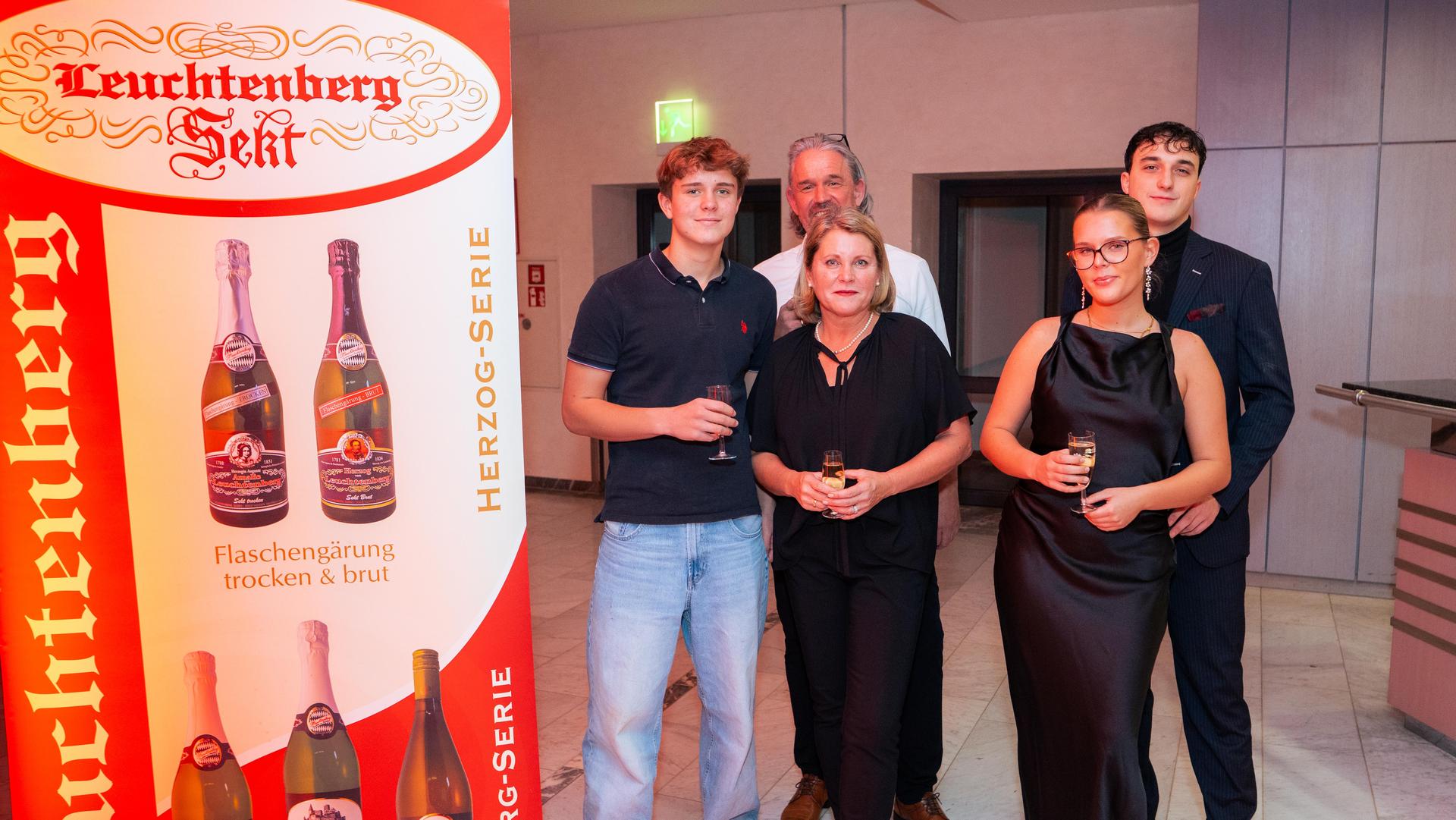 Am Samstag wurde es in der Weidener Max-Reger-Halle außergewöhnlich festlich. (Bild: Hannes Stock)