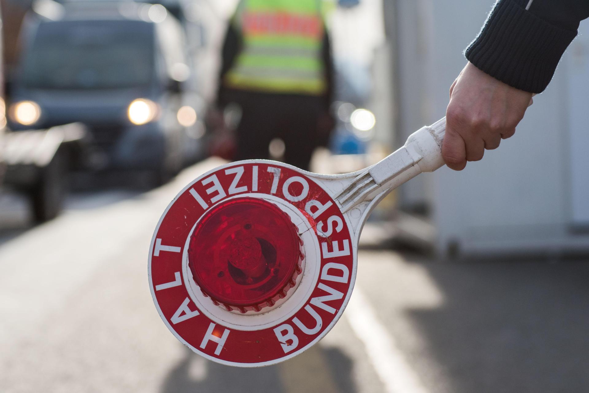 Fünf teils unterkühlte Flüchtlinge sind am Dienstag bei Wernberg aufgetaucht. Die Bundespolizei ermittelt.  (Symbolbild: Bundespolizei)