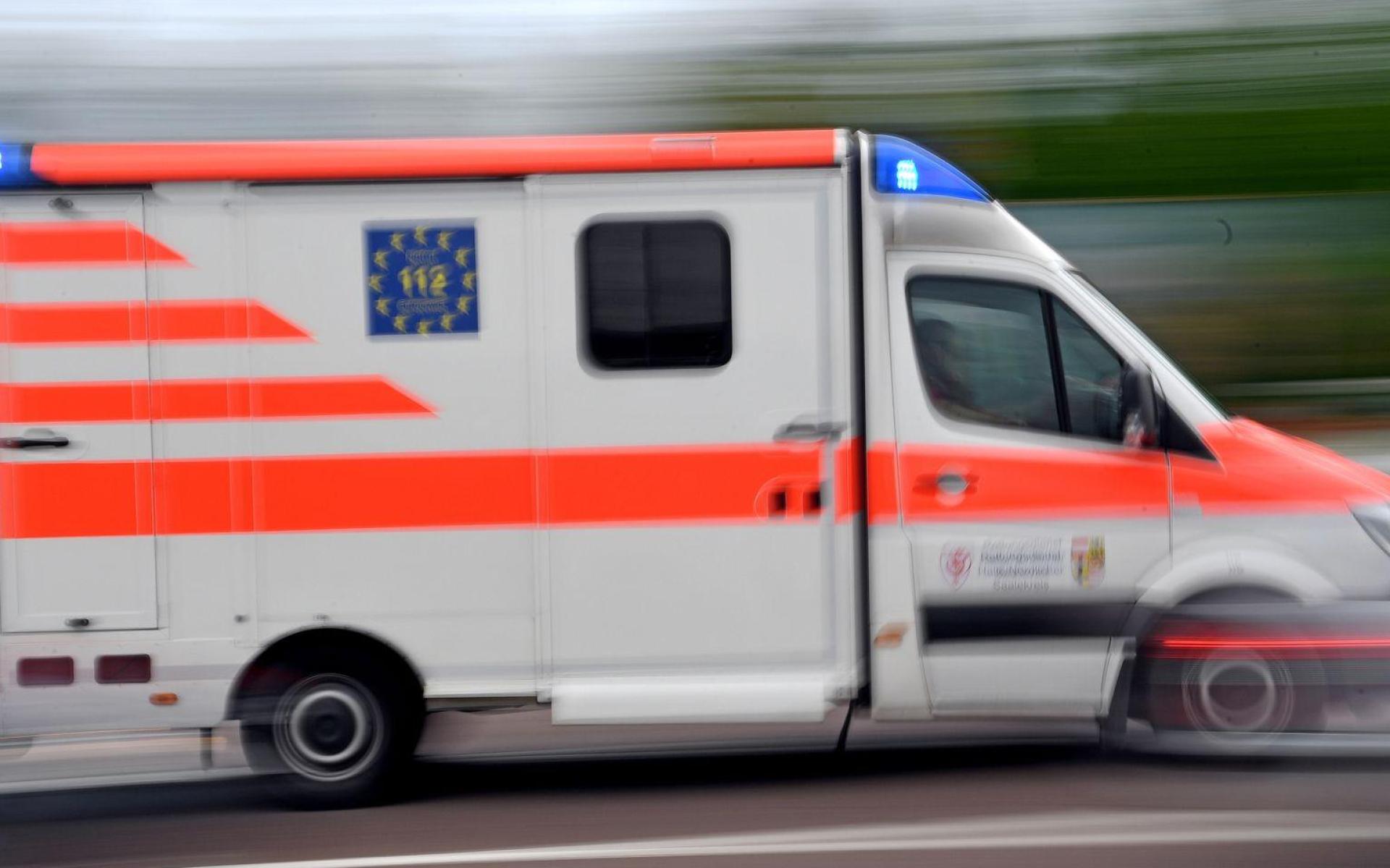 Am Sonntag hat sich bei Etzenricht ein schwerer Verkehrsunfall ereignet.  (Bild: Hendrik Schmidt/dpa-Zentralbild/ZB/Symbolbild)