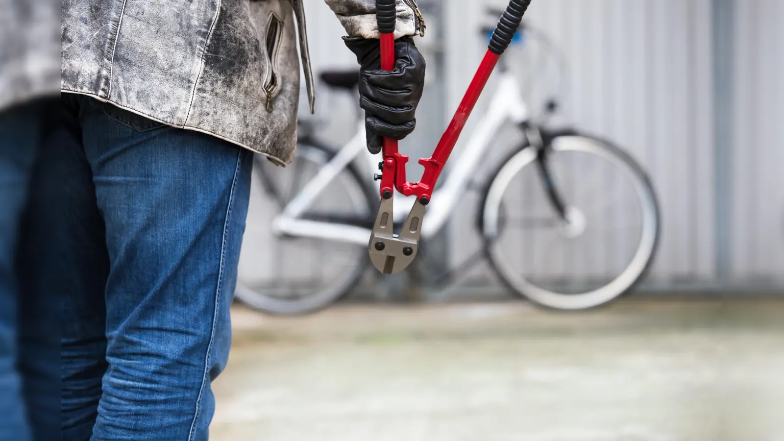 Ein 41-jähriger Mann wird in Weiden zweimal wegen Trunkenheit auf dem Fahrrad erwischt. Beim zweiten Mal auf einem gestohlenen Fahrrad. (Bild: Rainer Fuhrmann/stock.adobe.com)