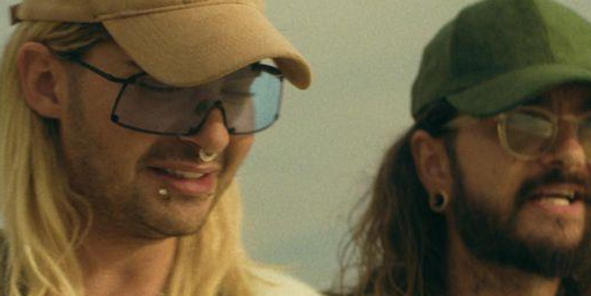 Bill Kaulitz und Tom Kaulitz in der ersten Folge der neuen Staffel der Netflix-Serie „Kaulitz &amp; Kaulitz“. (Bild: Netflix/dpa)