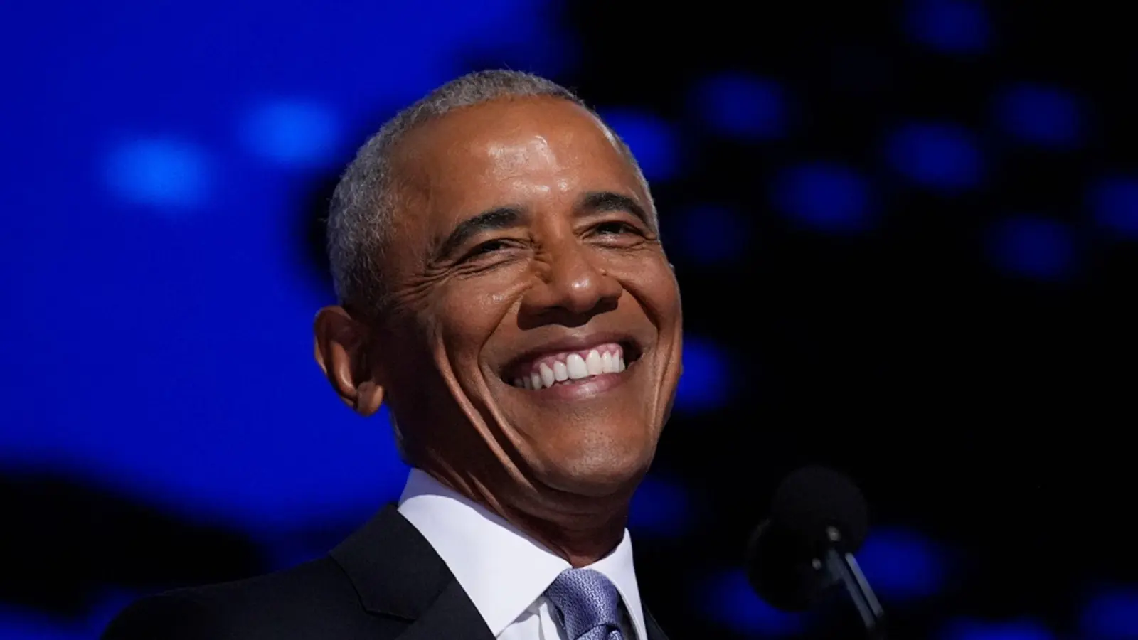 Barack Obama teilt seine Jahresfavoriten seit seiner Zeit im Weißen Haus. (Archivbild) (Bild: Brynn Anderson/AP/dpa)