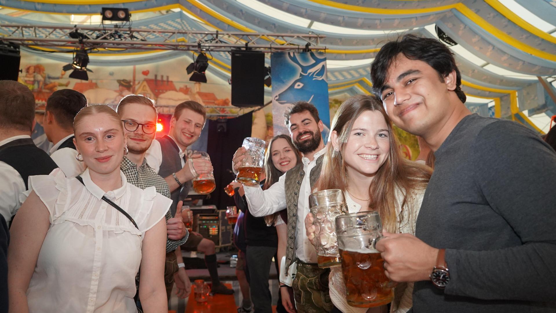 Der Frühlingsfest-Auftakt am Freitag. (Bild: mcl)