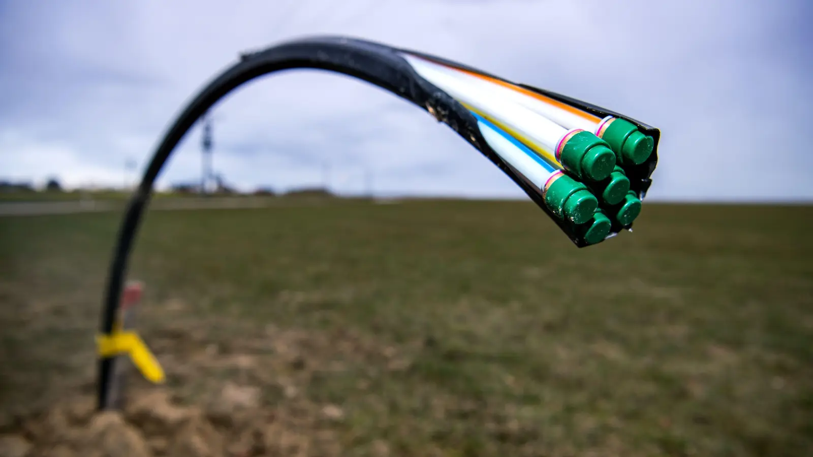 In Weiherhammer beginnt der Glasfaserausbau. 136 Haushalte und Unternehmen sollen von schnellem Internet profitieren.  (Symbolbild: Sina Schuldt)