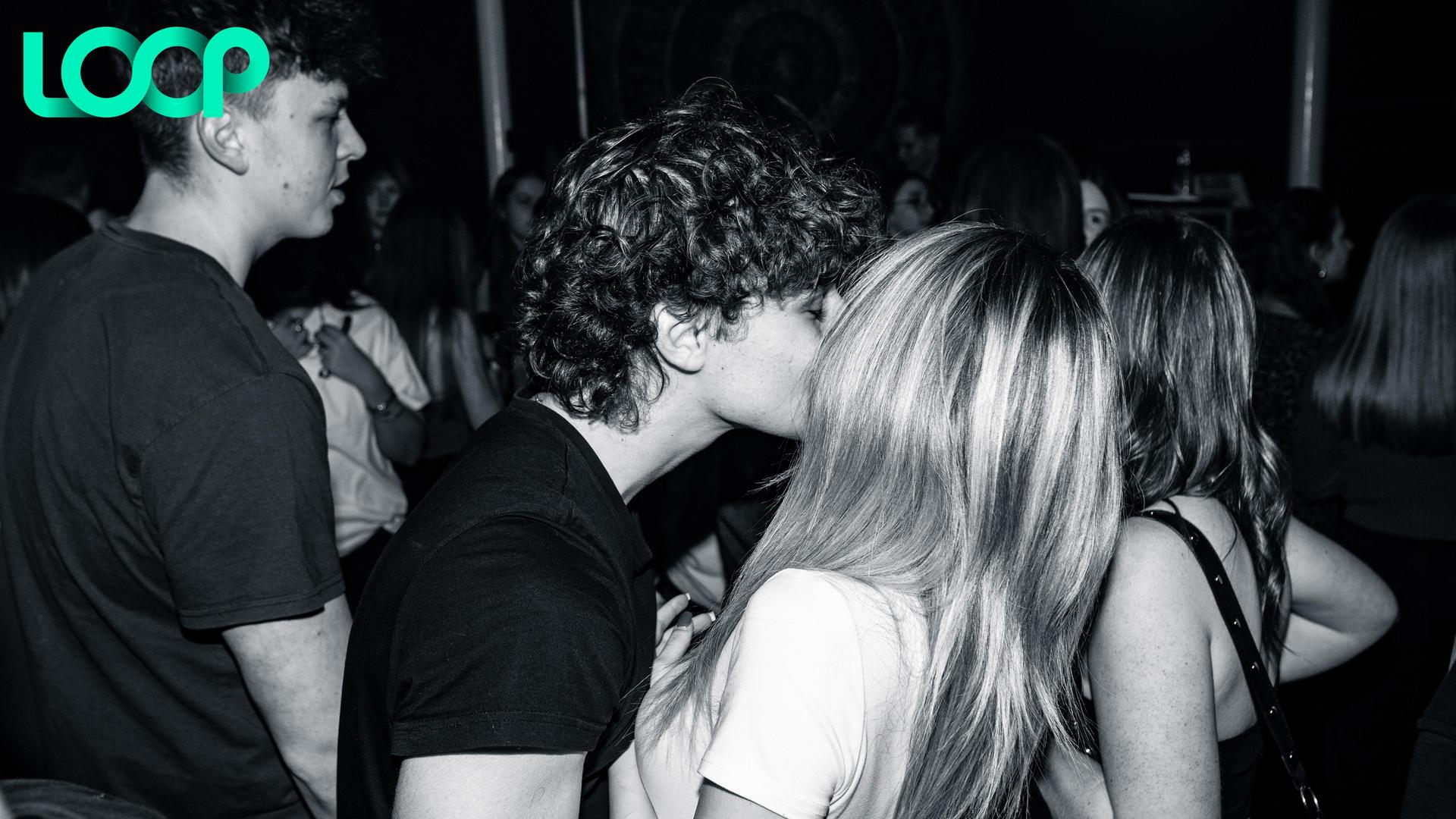 „Dark Glamour New Years Party”: Das war das Motto bei der Party am Freitag im Loop Weiden. (Bild: Hannes Stock)