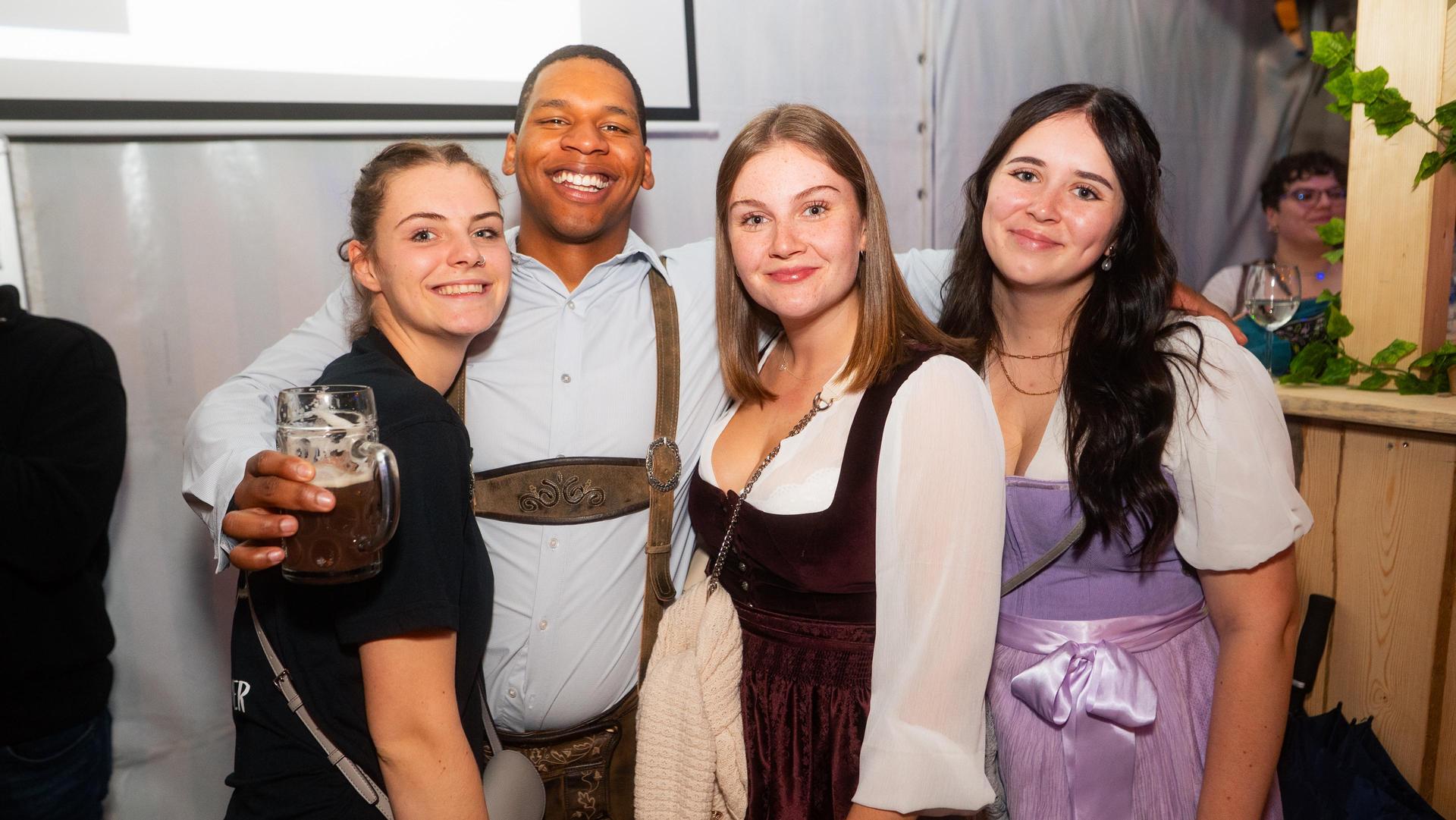 Alle Samstagsbilder der Kirwa in Weiherhammer. (Bild: Hannes Stock)