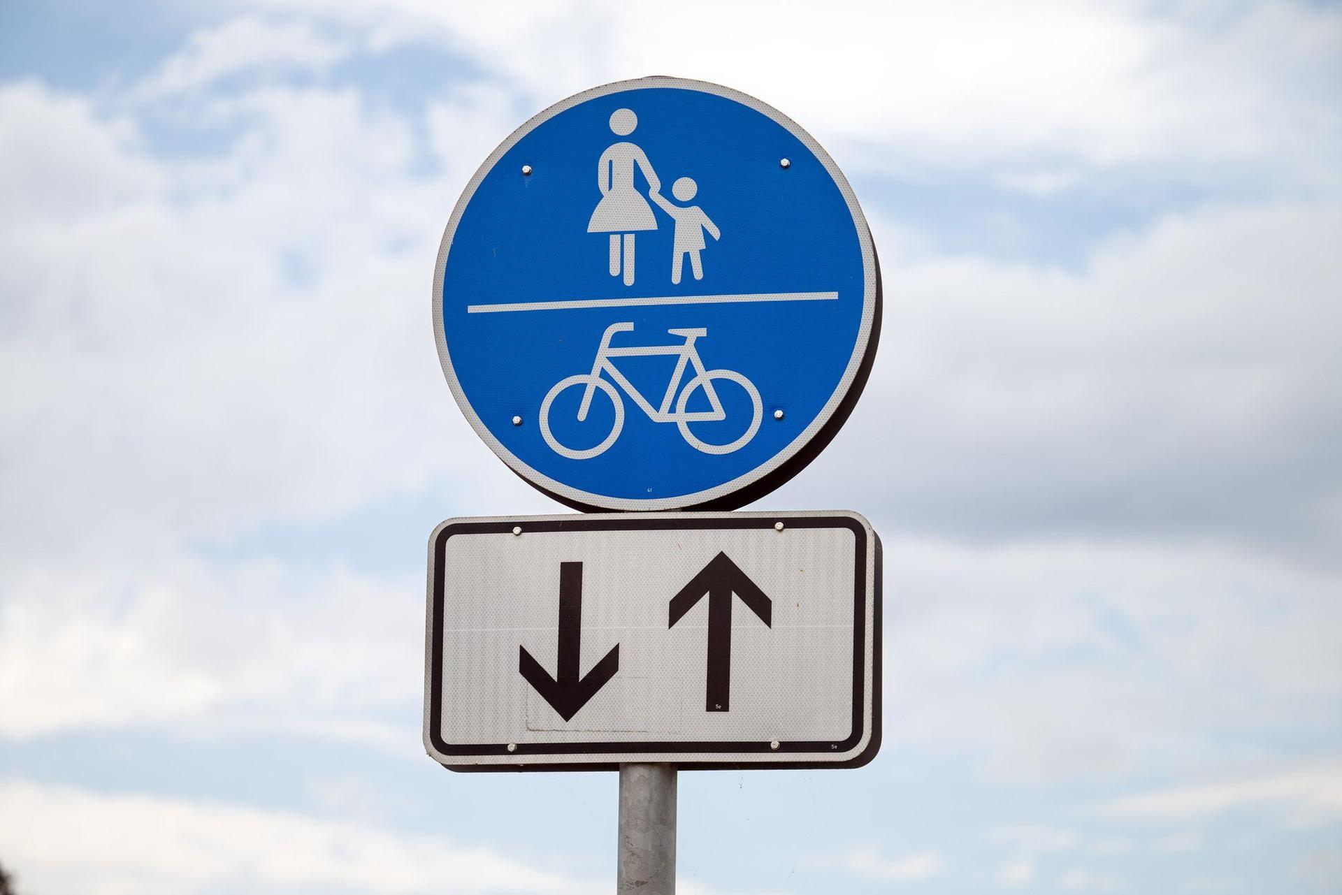 Die Stadt Windischeschenbach und der Freistaat Bayern planen einen 1.200 Meter langen Radweg, der vom Freibad Windischeschenbach bis zur Straße nach Scherreuth führen wird.  (Symbolbild: Soeren Stache/dpa/dpa-tmn)