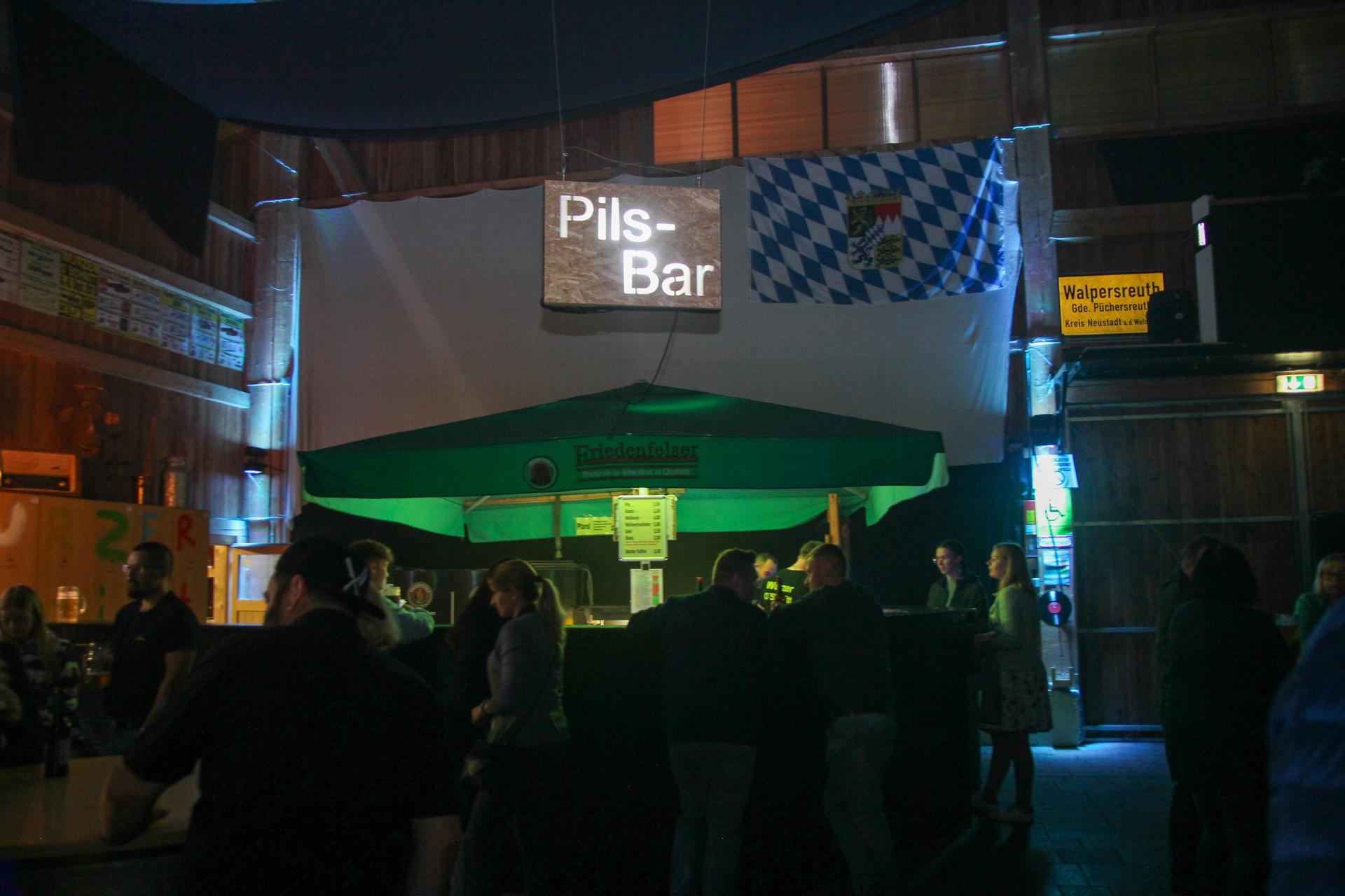 Die Band „Aeroplane” eröffnete am Freitag den Wurzer O'Schnitt. (Bild: Lea Stecher)