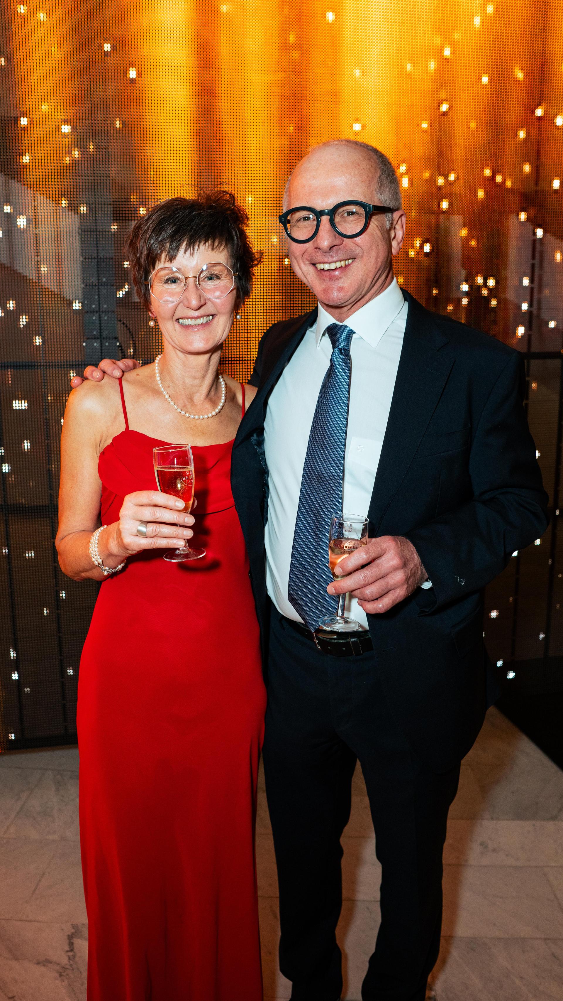 Am Samstag wurde es in der Weidener Max-Reger-Halle außergewöhnlich festlich. (Bild: Hannes Stock)