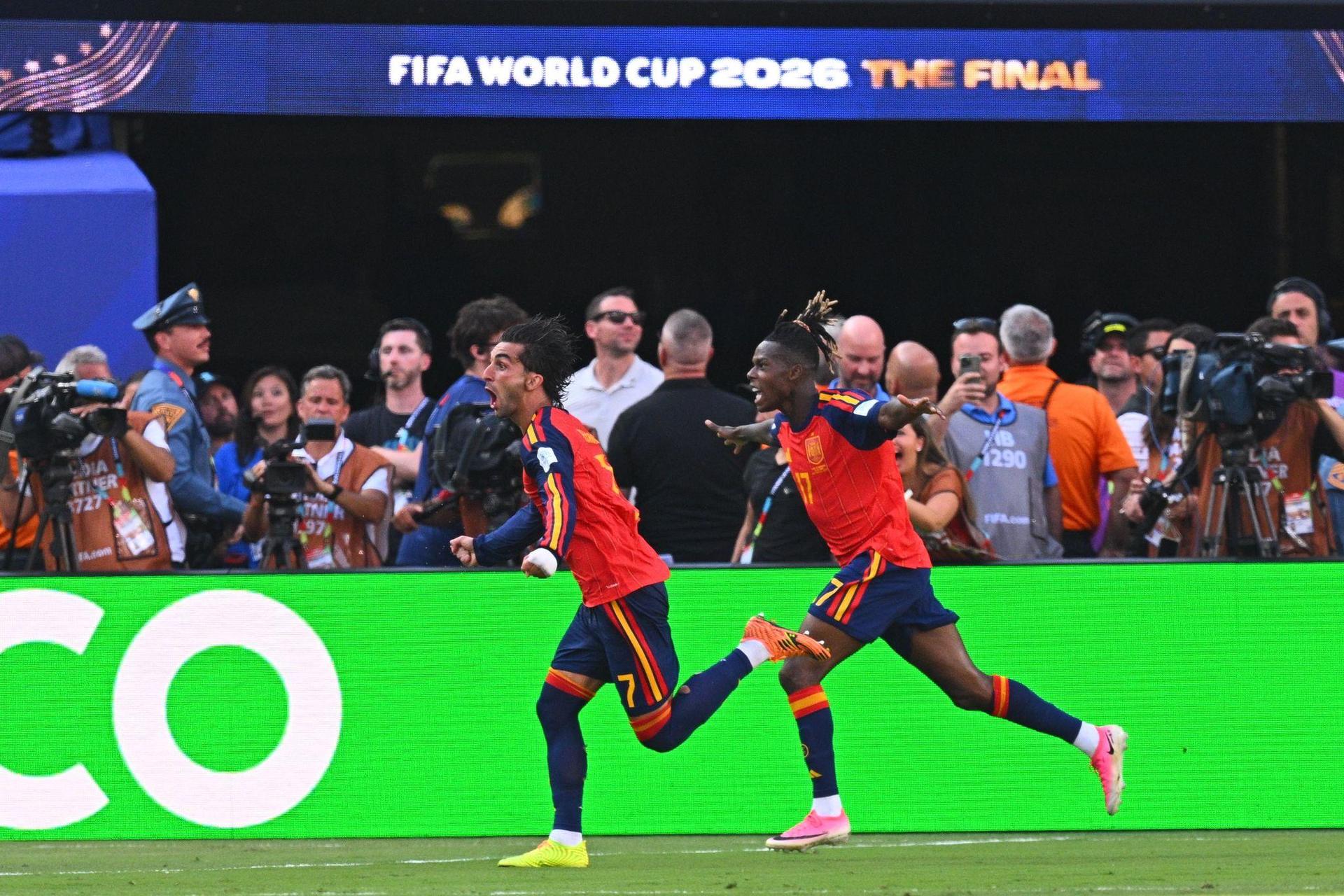 Torres erzielt das ersehnte Tor zum 1:0. (Bild: Tom Weller/dpa)