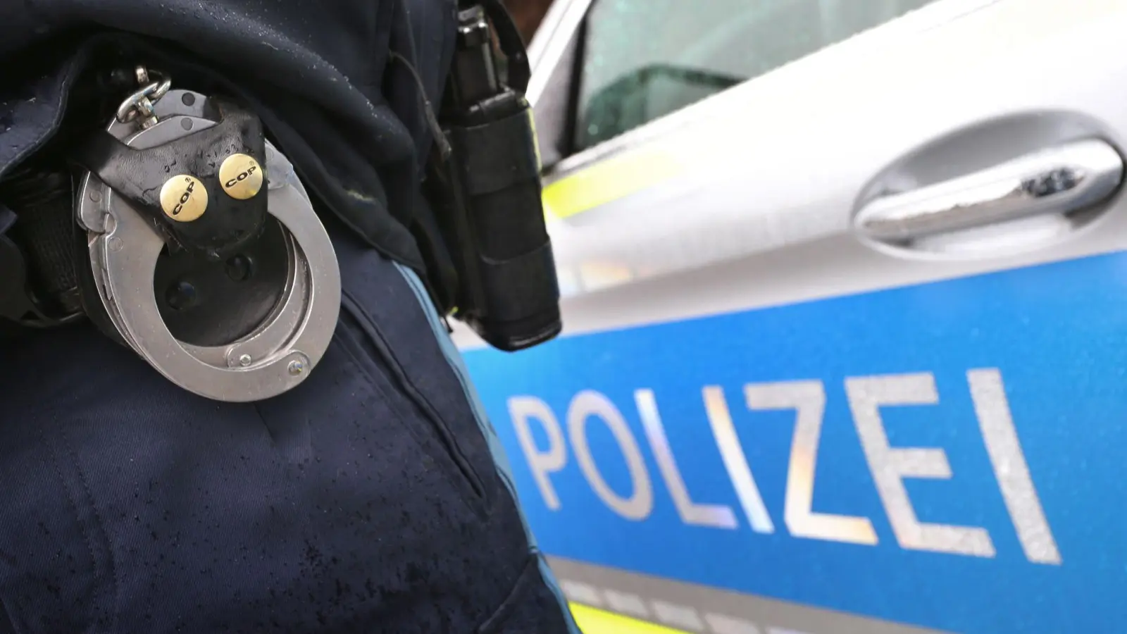 Ein 17-Jähriger wurde am Samstag in Altendorf Opfer eines Messerangriffs. Die Polizei hat einen 21-jährigen Tatverdächtigen festgenommen. (Symbolbild: Karl-Josef Hildenbrand/dpa)