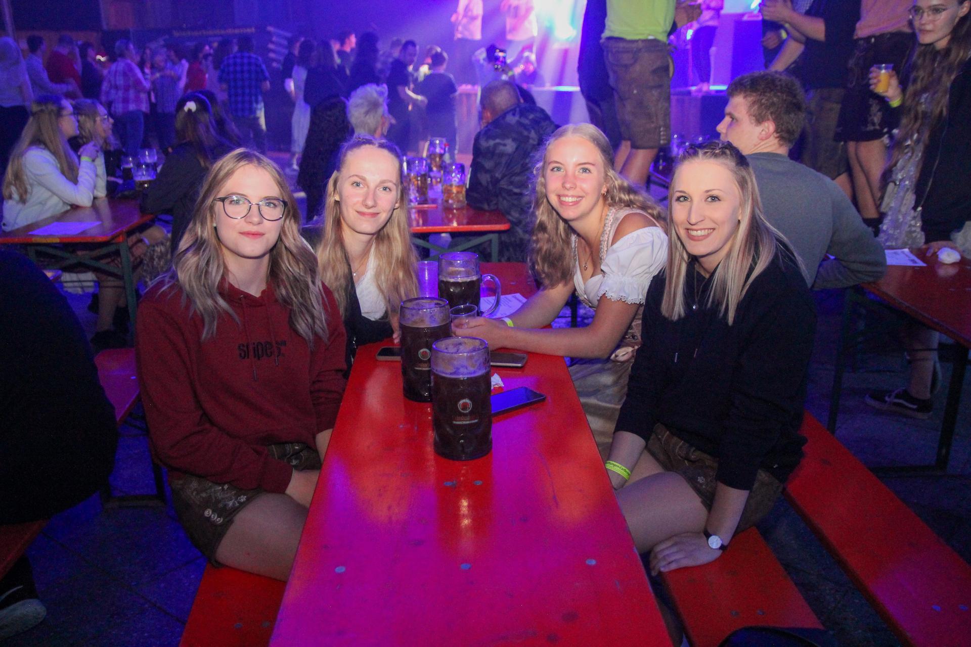 Die Band „Aeroplane” eröffnete am Freitag den Wurzer O'Schnitt. (Bild: Lea Stecher)