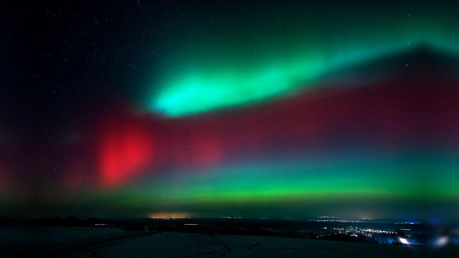 Ein Sonnensturm sorgt für Polarlichter über Deutschland. Er ist so stark, dass das Lichtspektakel vom Norden bis zu den Alpen zu sehen ist. (Bild: Peter Müller)