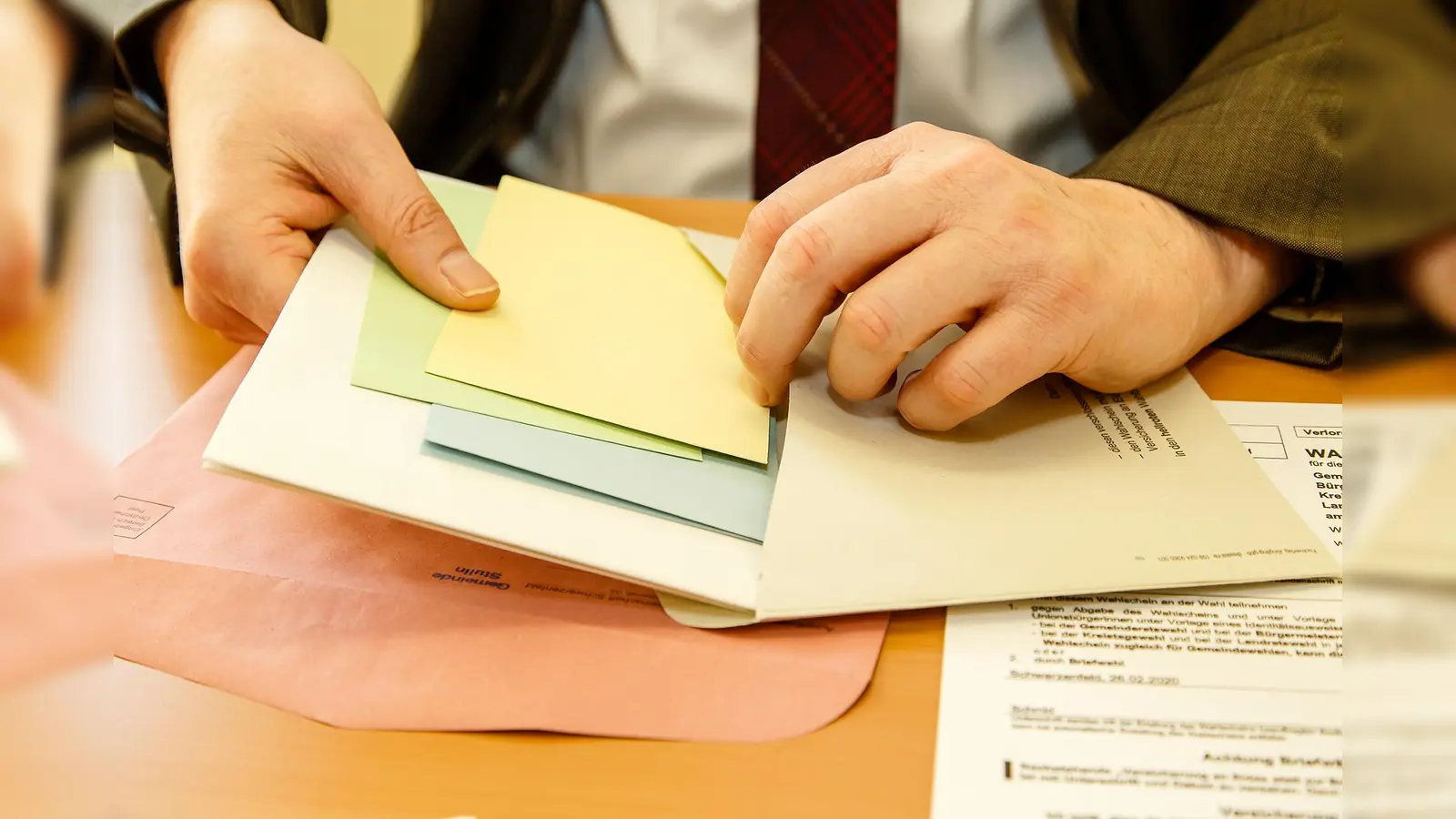 In manchen Briefkästen im Stimmkreis Weiden sind falsche Wahlunterlagen gelandet.  (Symbolbild: Clemens Hösamer)
