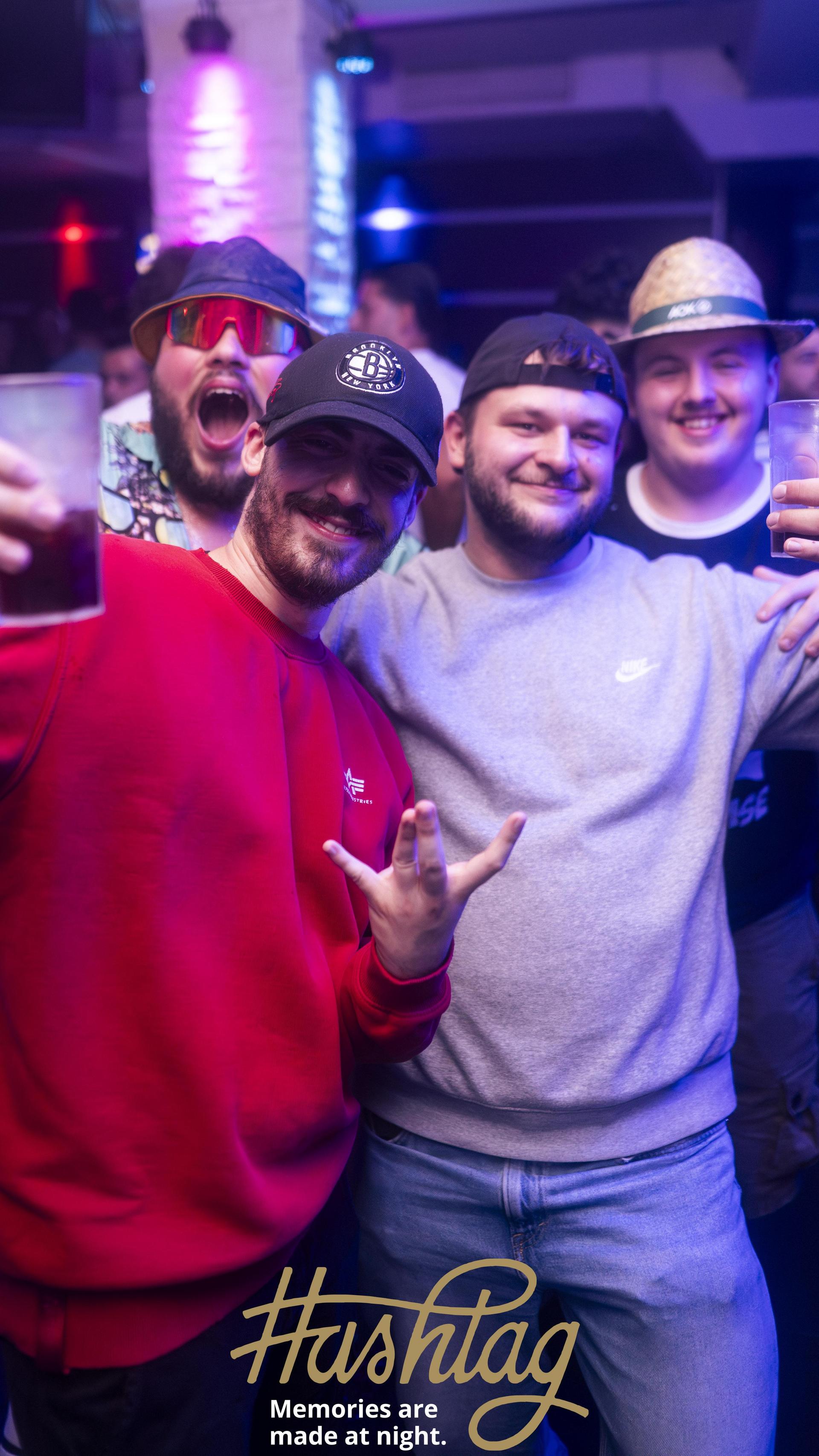 Auch am Tag nach „Weiden träumt” wird im Hashtag getanzt. DJ Avarro sorgt für den passenden Sound. (Bild: Hannes Stock)