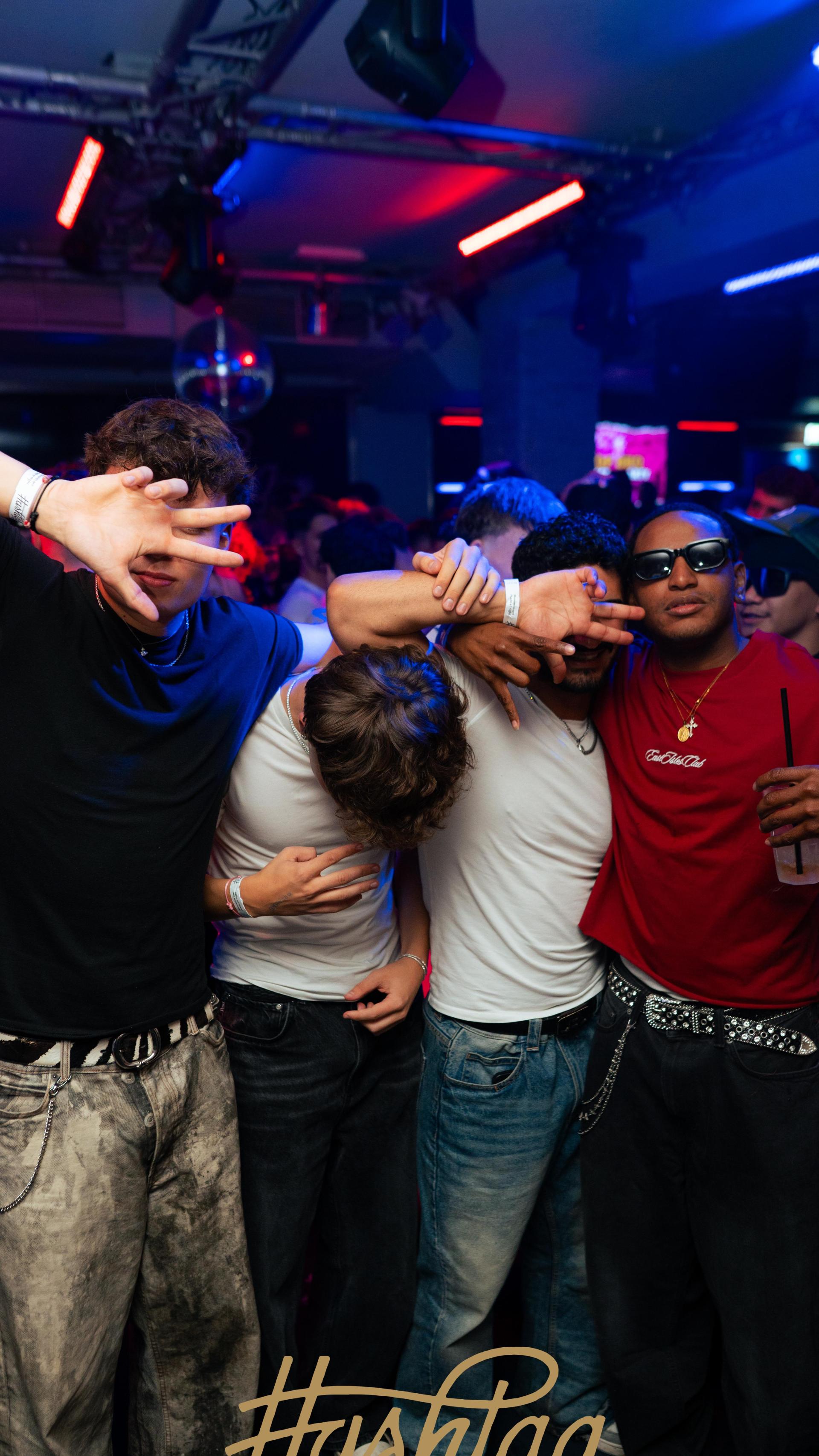 Gemeinsam macht die Partynacht am meisten Spaß. (Bild: Hannes Stock)