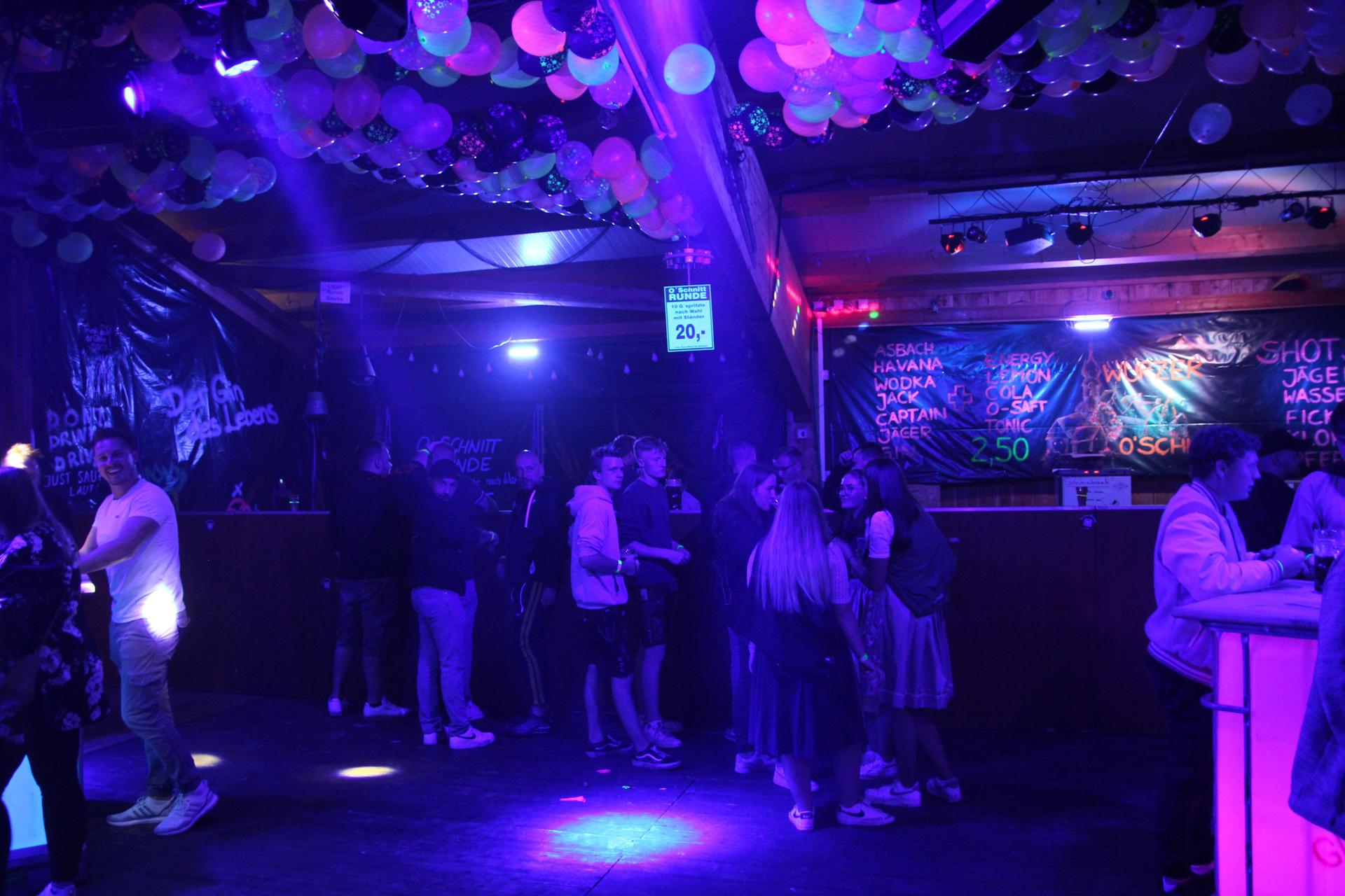 Die Band „Aeroplane” eröffnete am Freitag den Wurzer O'Schnitt. (Bild: Lea Stecher)