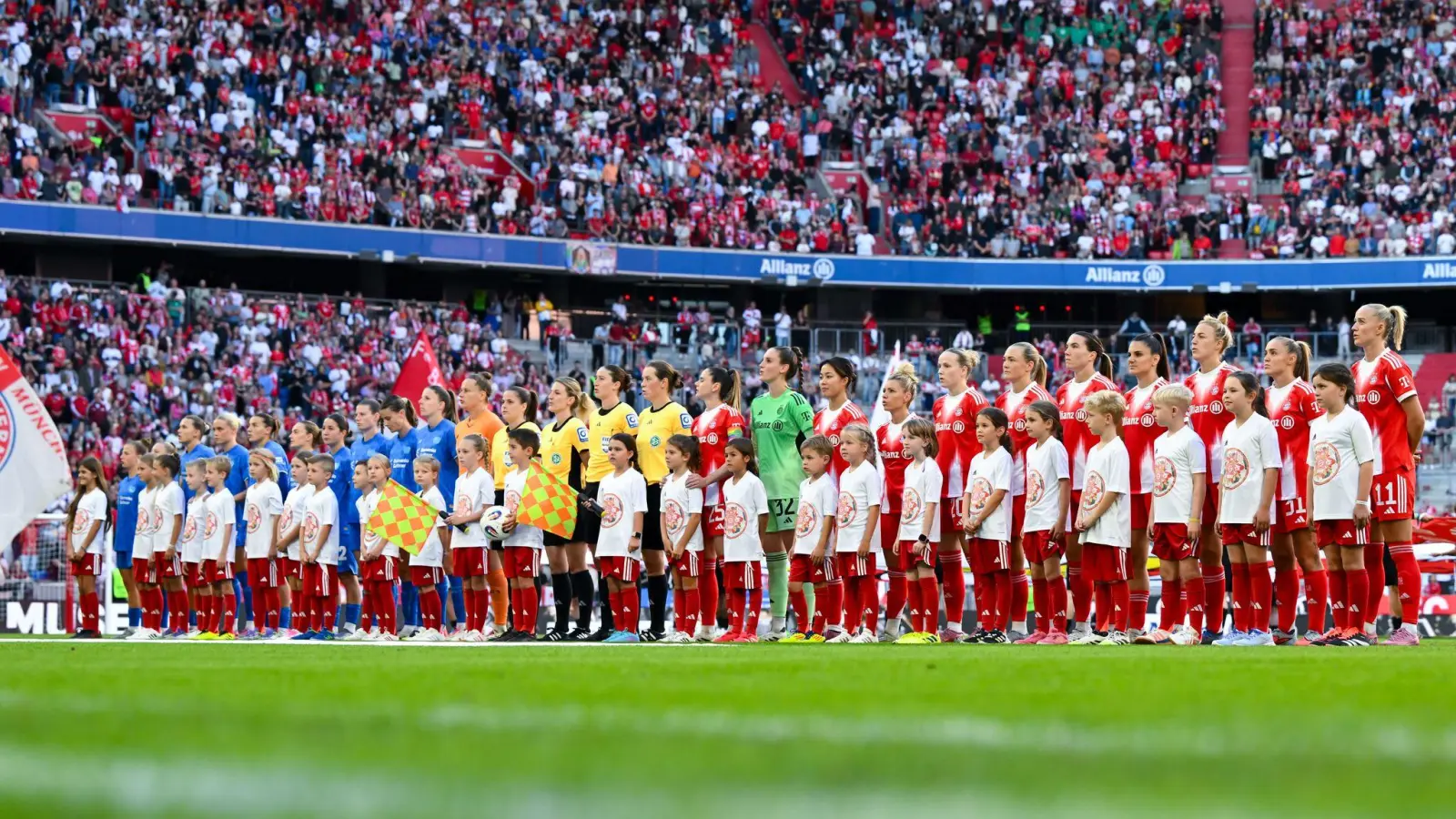 Viel Fan-Zuspruch gab's beim Bundesliga-Auftakt in München. (Bild: Sven Hoppe/dpa)