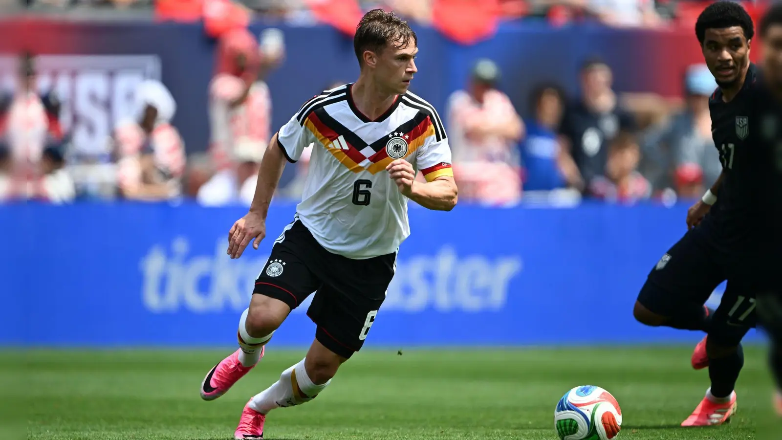 Dynamisch in Offensive und Defensive: Kapitän Joshua Kimmich. (Bild: Federico Gambarini/dpa)