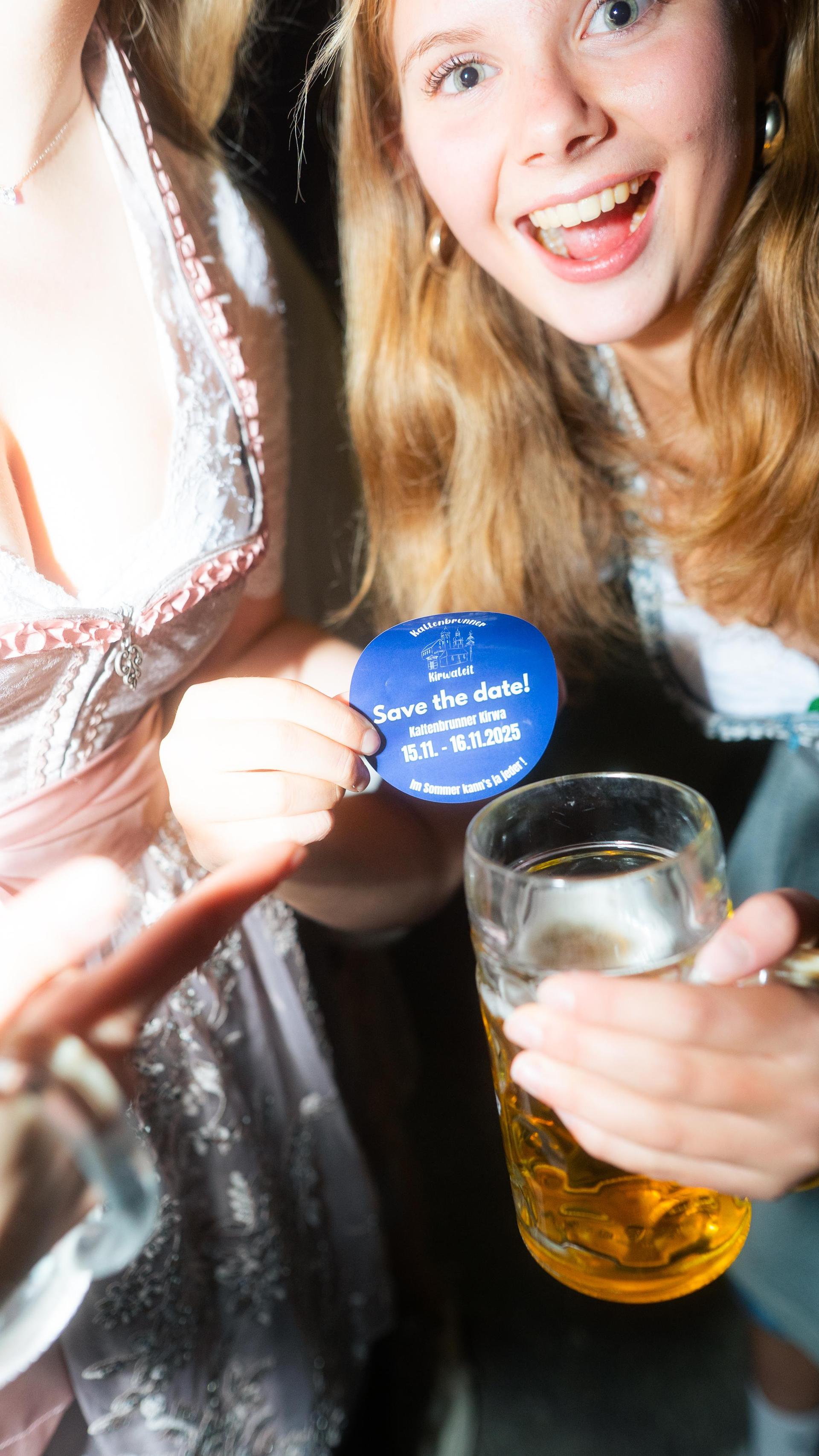 Beim Kirwa-Special der Etzenrichter Kirwa sorgte die Band „RUNDUMADUM” für Stimmung.  (Bild: Hannes Stock)