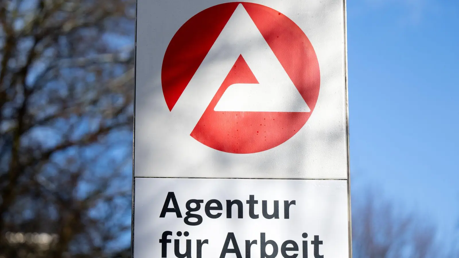 Der Zahl der Arbeitslosen ist in Weiden und im Landkreis Neustadt/WN im November gesunken. (Bild: Sven Hoppe/dpa)