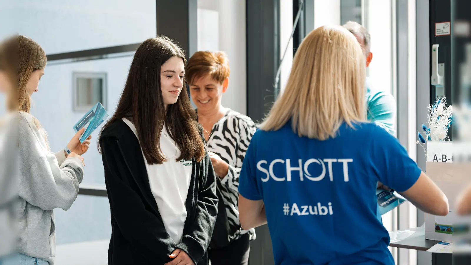 Die SCHOTT AG lädt am 27. Juni von 15 bis 20 Uhr zum Ausbildungsevent „Future Tube 2025” (Bild: SCHOTT AG)