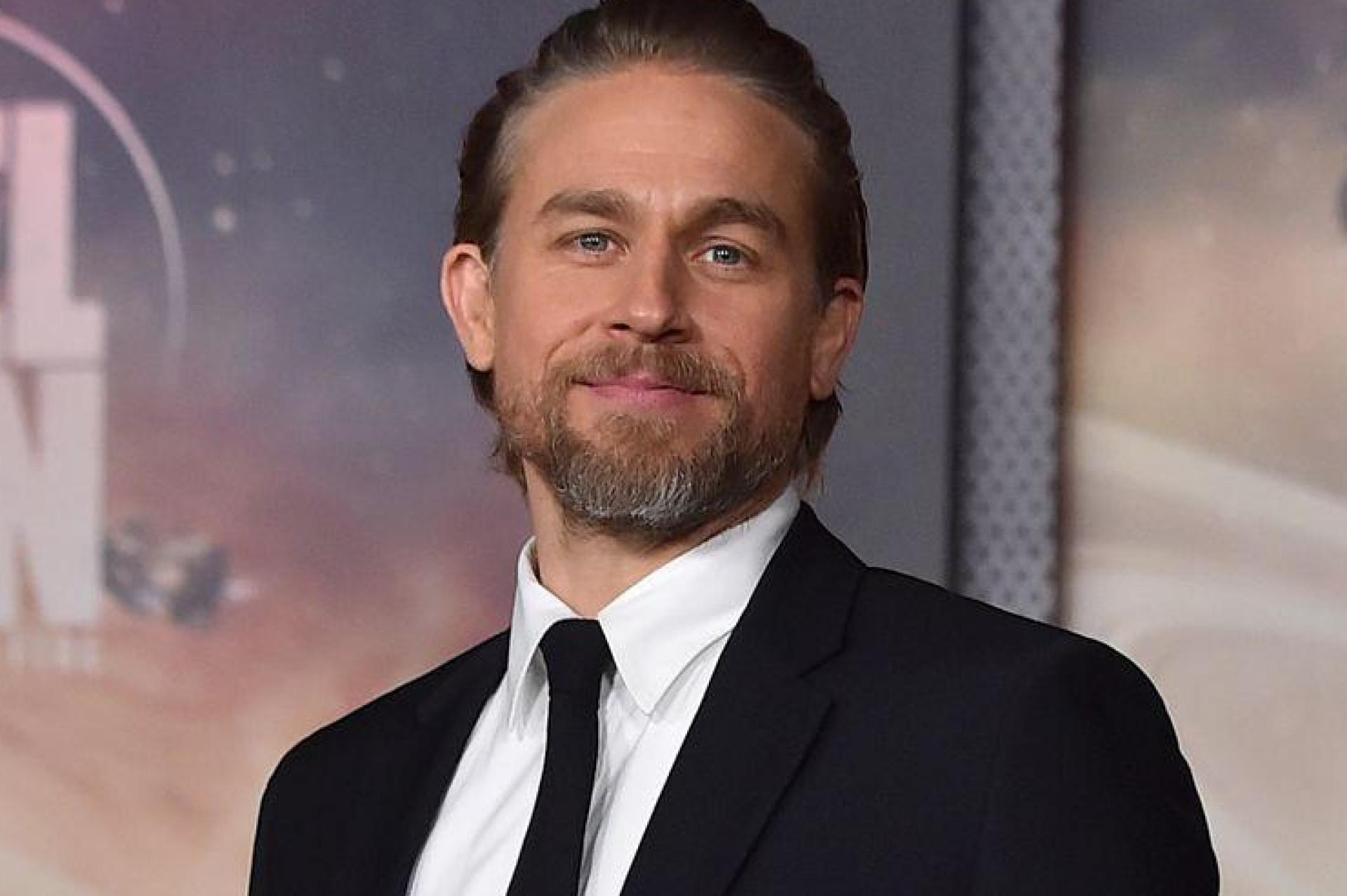 Spielt für Netflix den Mörder und Psychopathen Ed Gein: der britische Schauspieler Charlie Hunnam. (Archivbild) (Bild: Jordan Strauss/Invision/AP)