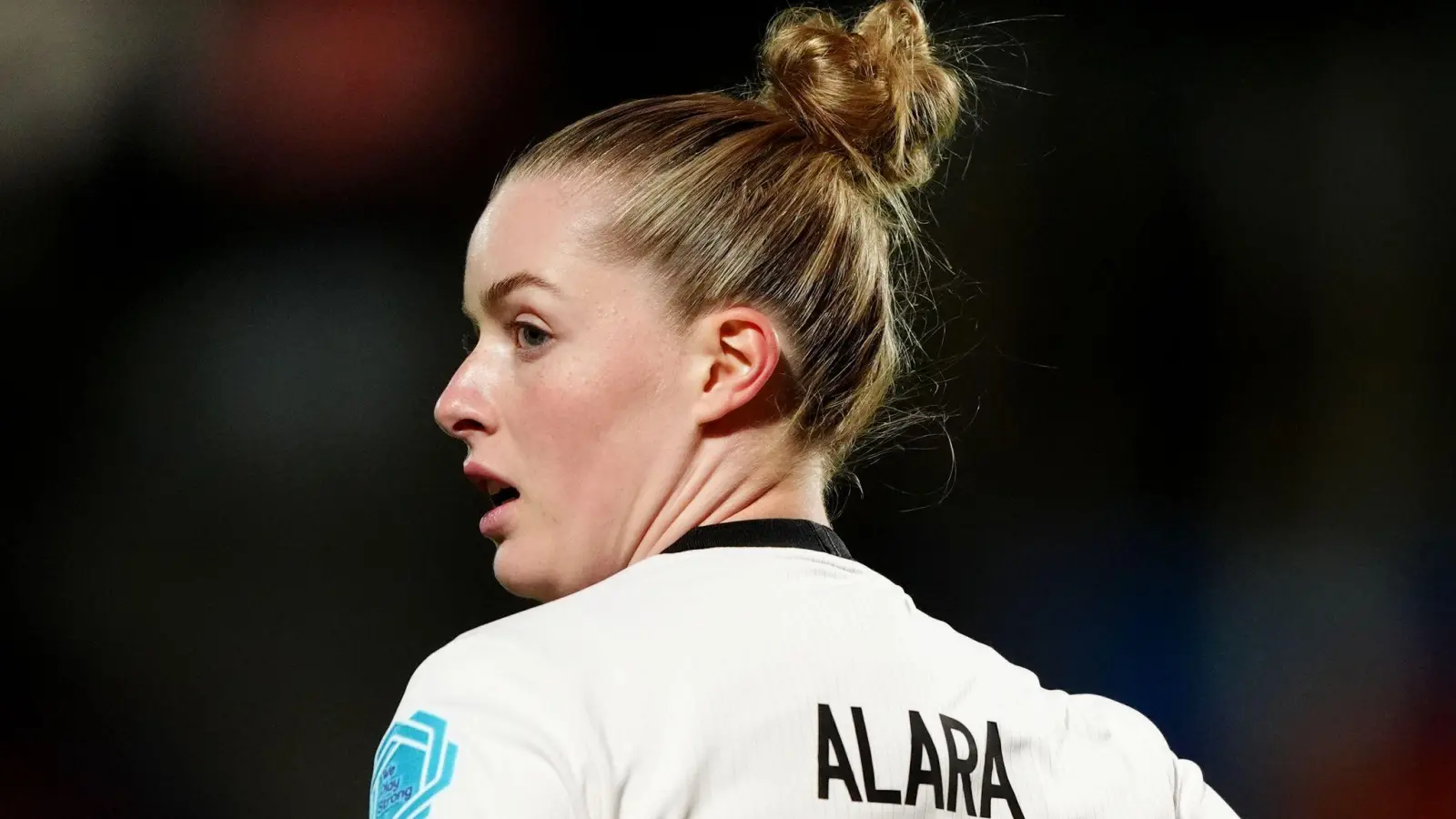 Nur noch den Vornamen auf dem Trikot: Alara Şehitler (Bild: Andrew Milligan/PA Wire/dpa)