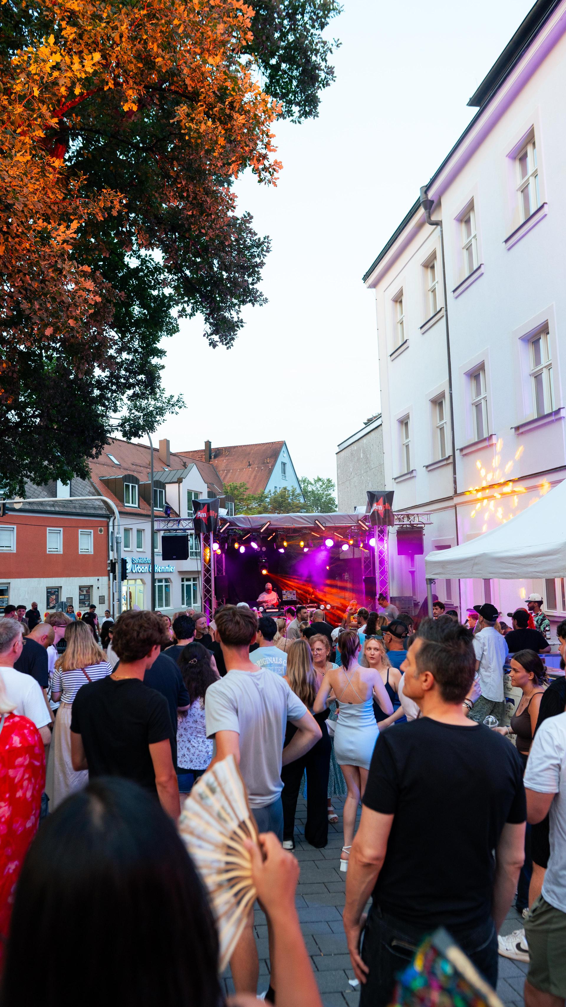 Dollar Bill heizt den Schlörplatz ein! (Bild: Hannes Stock)