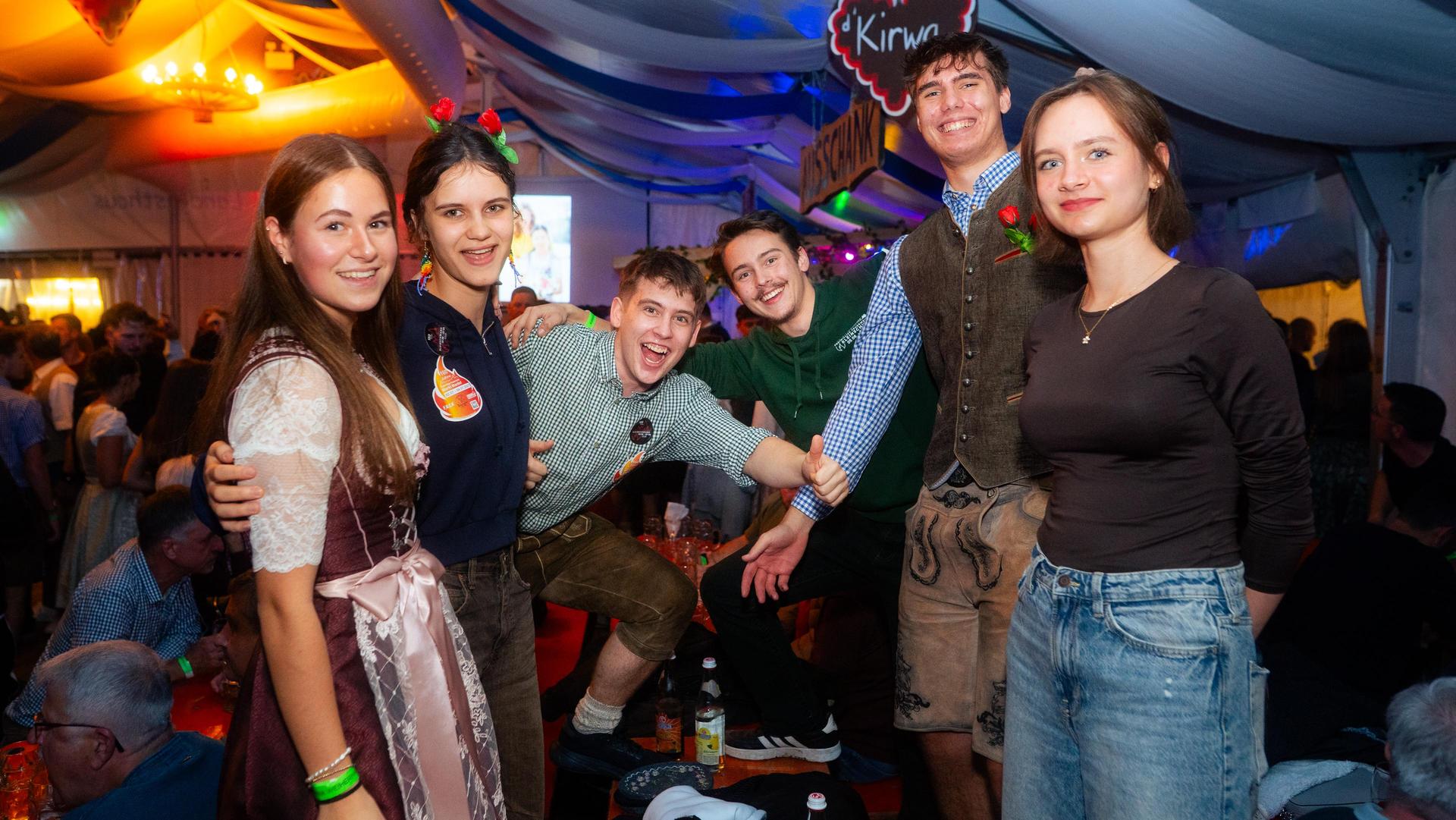 Alle Samstagsbilder der Kirwa in Weiherhammer. (Bild: Hannes Stock)