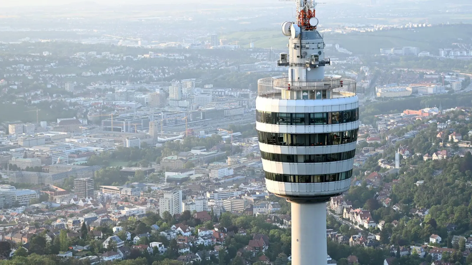 Wird in Stuttgart bald Hollywood Einzug halten? Zum internationalen Kinofilm gibt es bisher keine Details.  (Symbolbild: Bernd Weißbrod/dpa)