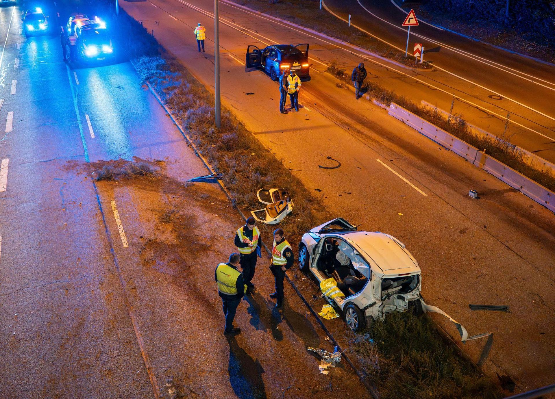 Bei einem Unfall in München sind mehrere Personen verletzt worden. (Bild: Lars Halbauer/NEWS5/dpa)