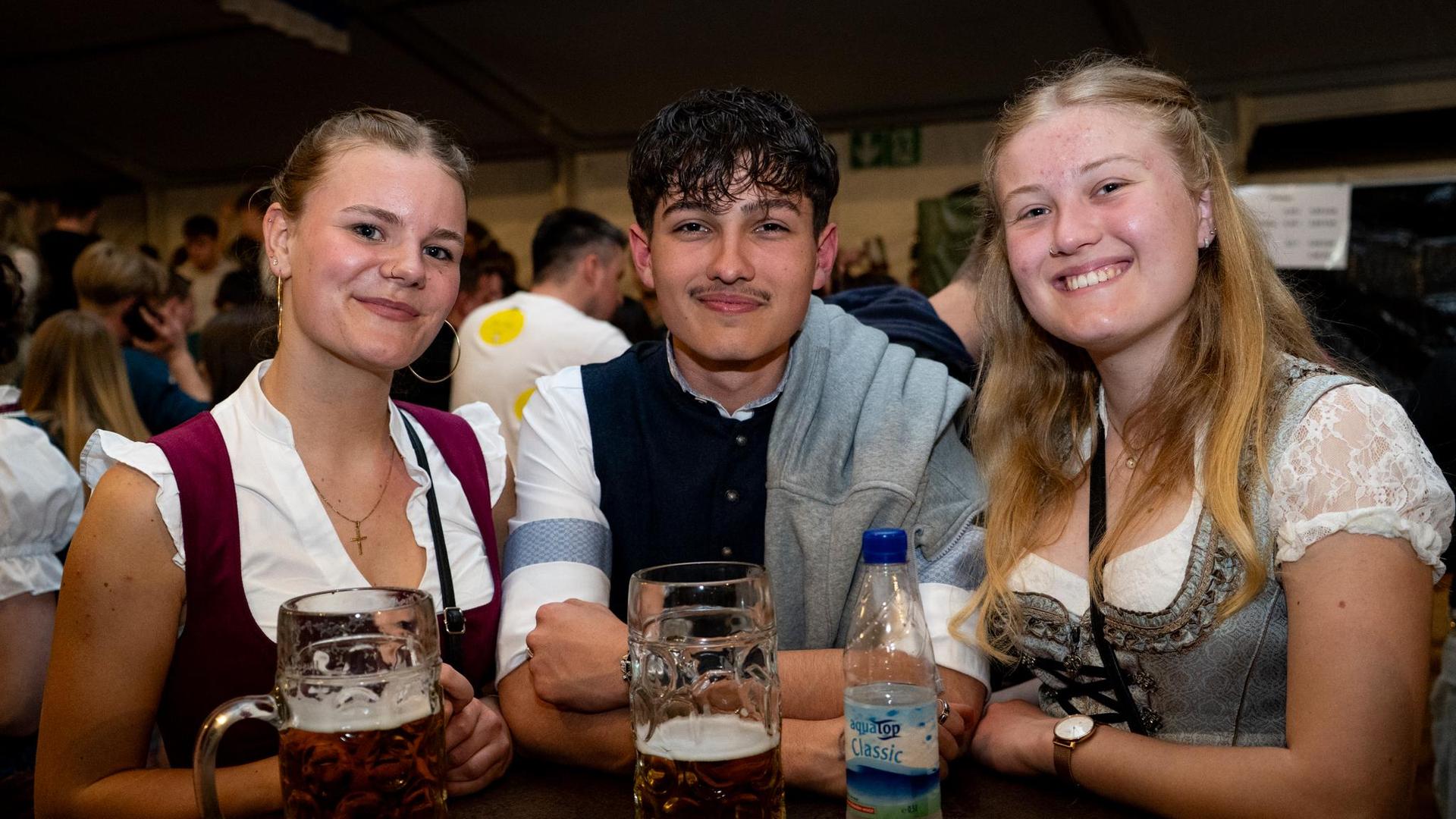 Je später der Abend, desto schöner die Gäste auf dem KKWU. (Bild: knz)