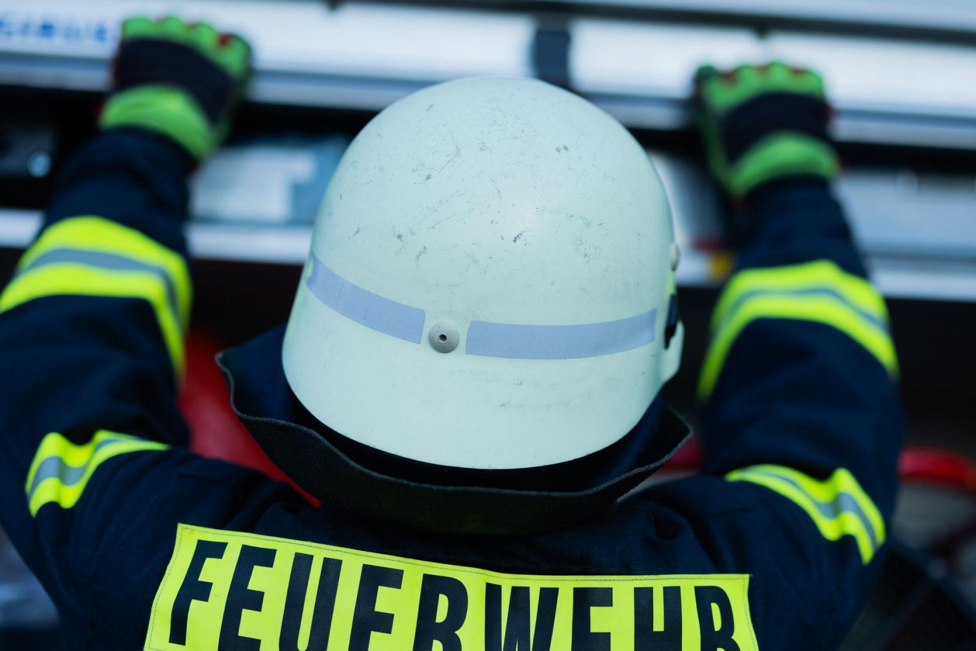 Am Dienstagmittag hat ein Trafohäuschen in Rothenstadt gebrannt. (Symbolbild: Rolf Vennenbernd/dpa)